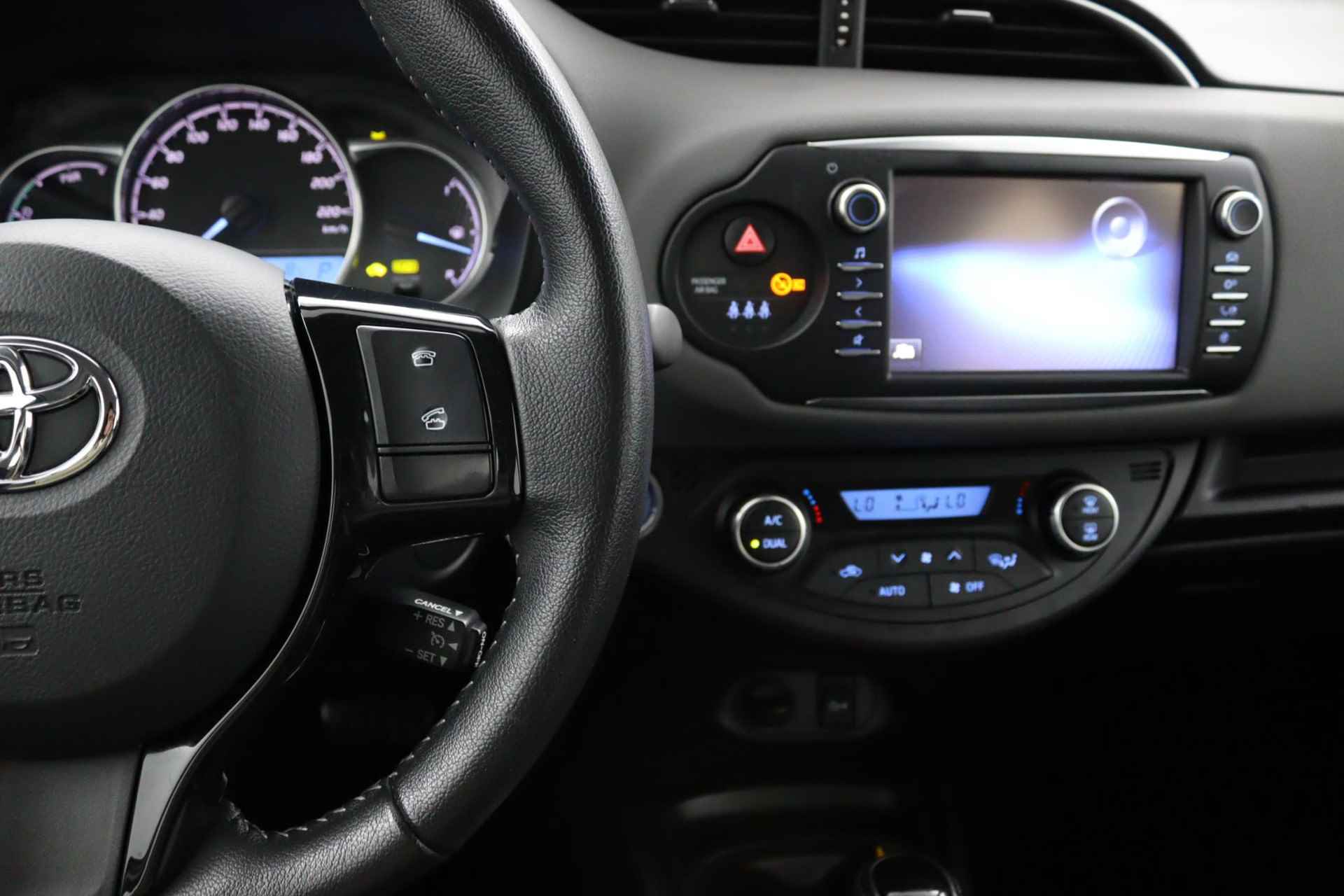 Toyota Yaris 1.5 Hybrid Active | Keyless Entry | Navigatie | Parkeersensoren Achter | Lichtsensor | Regensensor | Achteruitrijcamera | - 20/48
