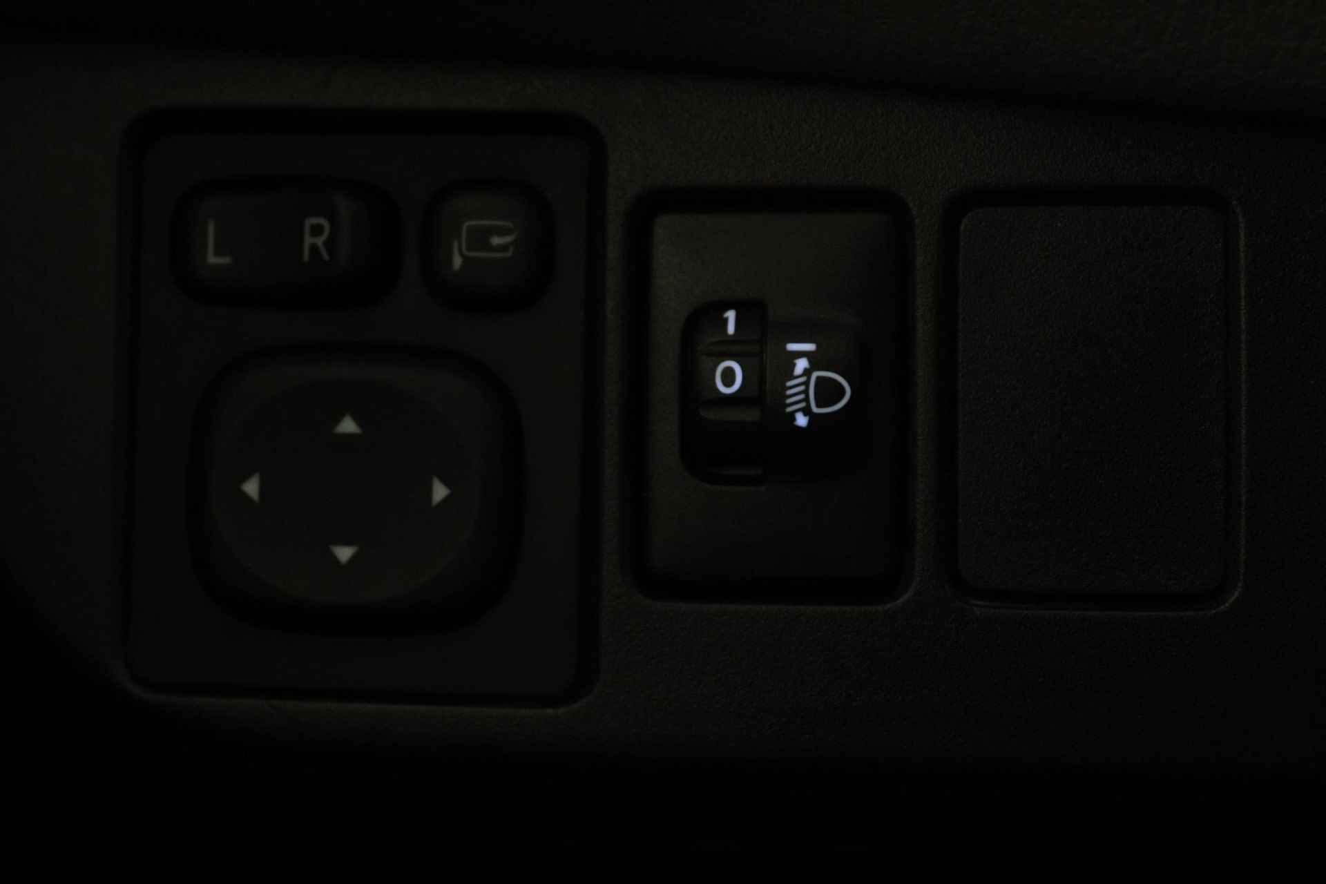 Toyota Yaris 1.5 Hybrid Active | Keyless Entry | Navigatie | Parkeersensoren Achter | Lichtsensor | Regensensor | Achteruitrijcamera | - 34/48