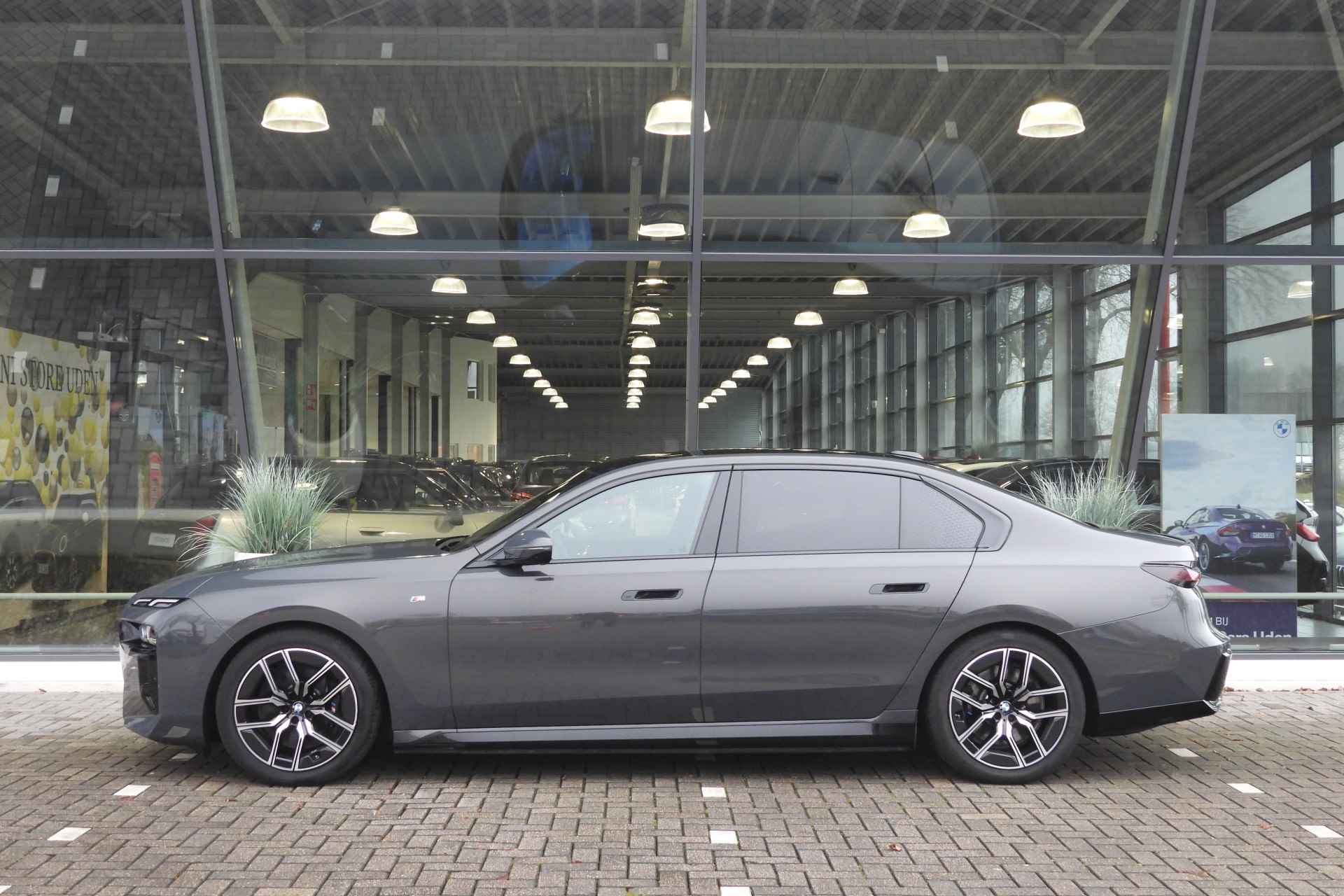 BMW i7 eDrive50 High Executive M Sport / Panoramadak Sky Lounge / Massagefunctie / Parking Assistant Professional / Active Steering / Stoelventilatie - 5/17