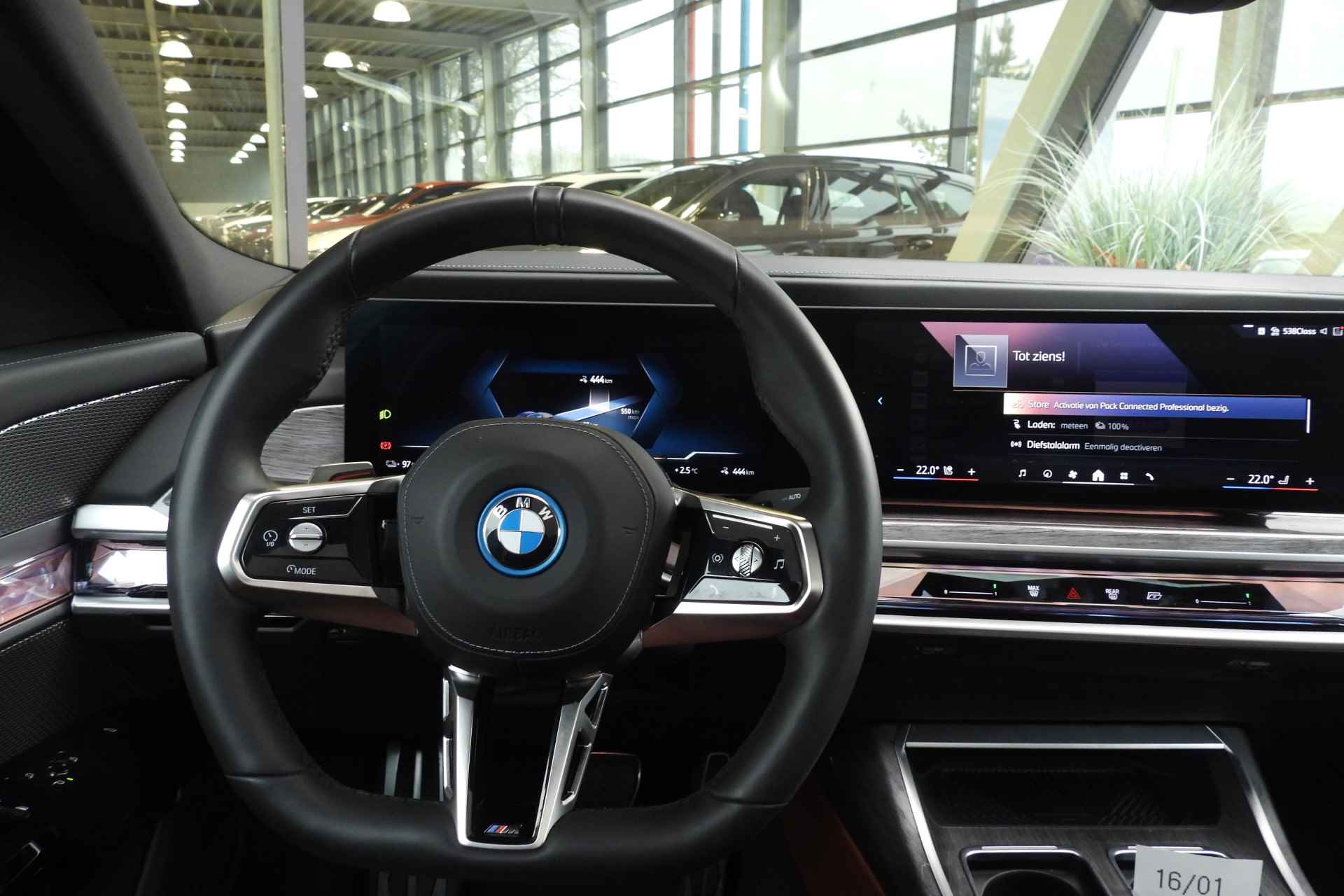 BMW i7 eDrive50 High Executive M Sport / Panoramadak Sky Lounge / Massagefunctie / Parking Assistant Professional / Active Steering / Stoelventilatie - 8/17