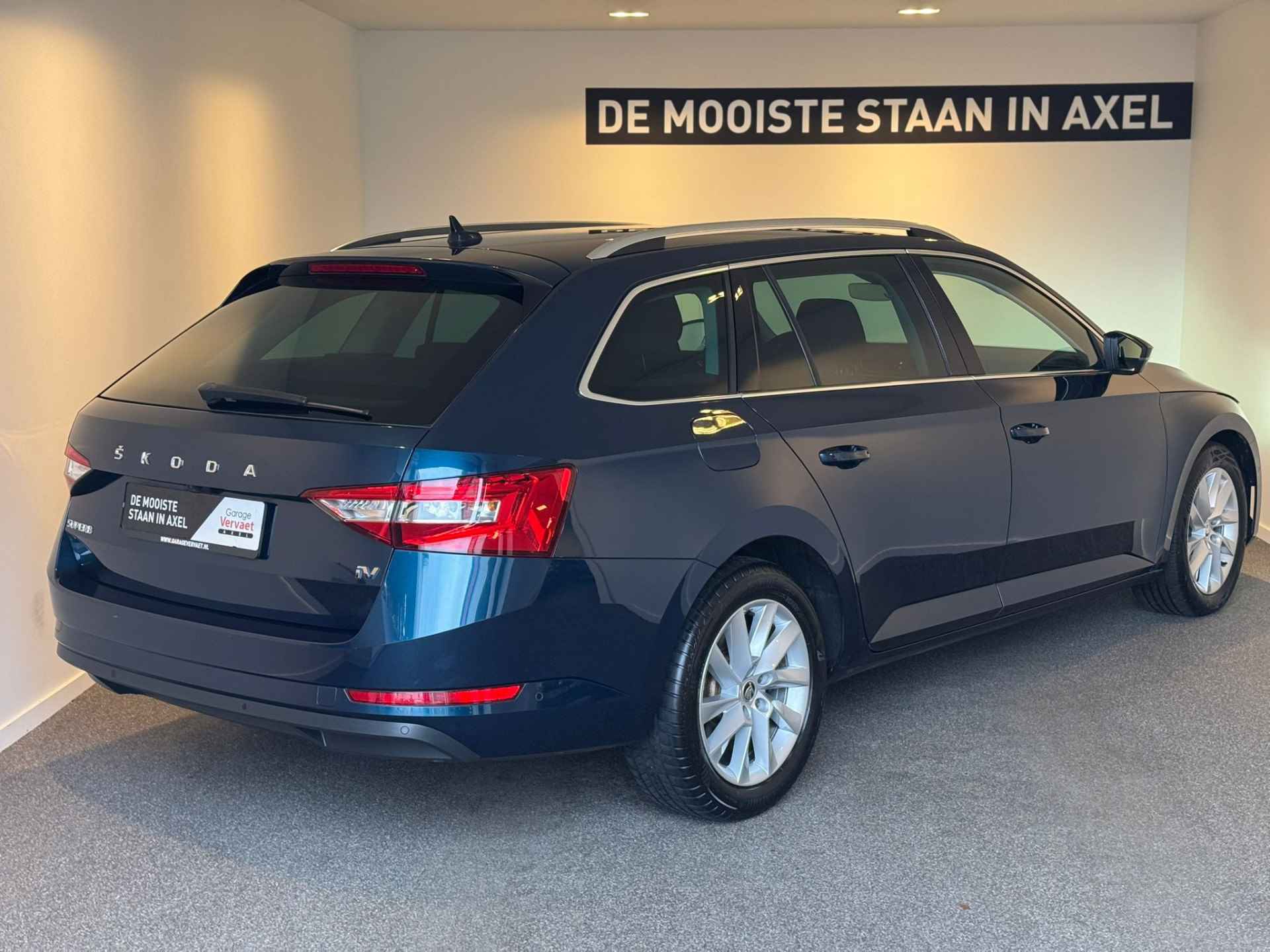 Škoda Superb Combi 1.4 TSI iV Business Edition - 8/39