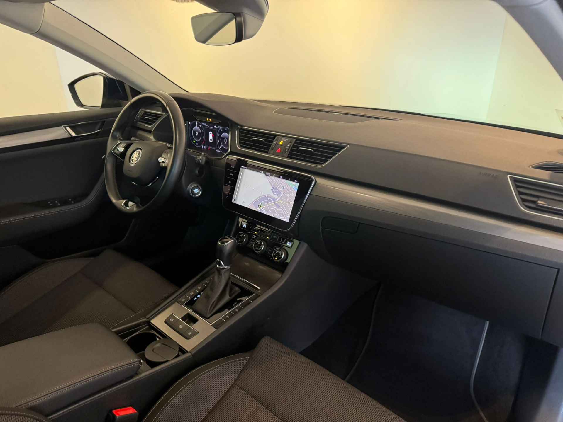 Škoda Superb Combi 1.4 TSI iV Business Edition - 18/39