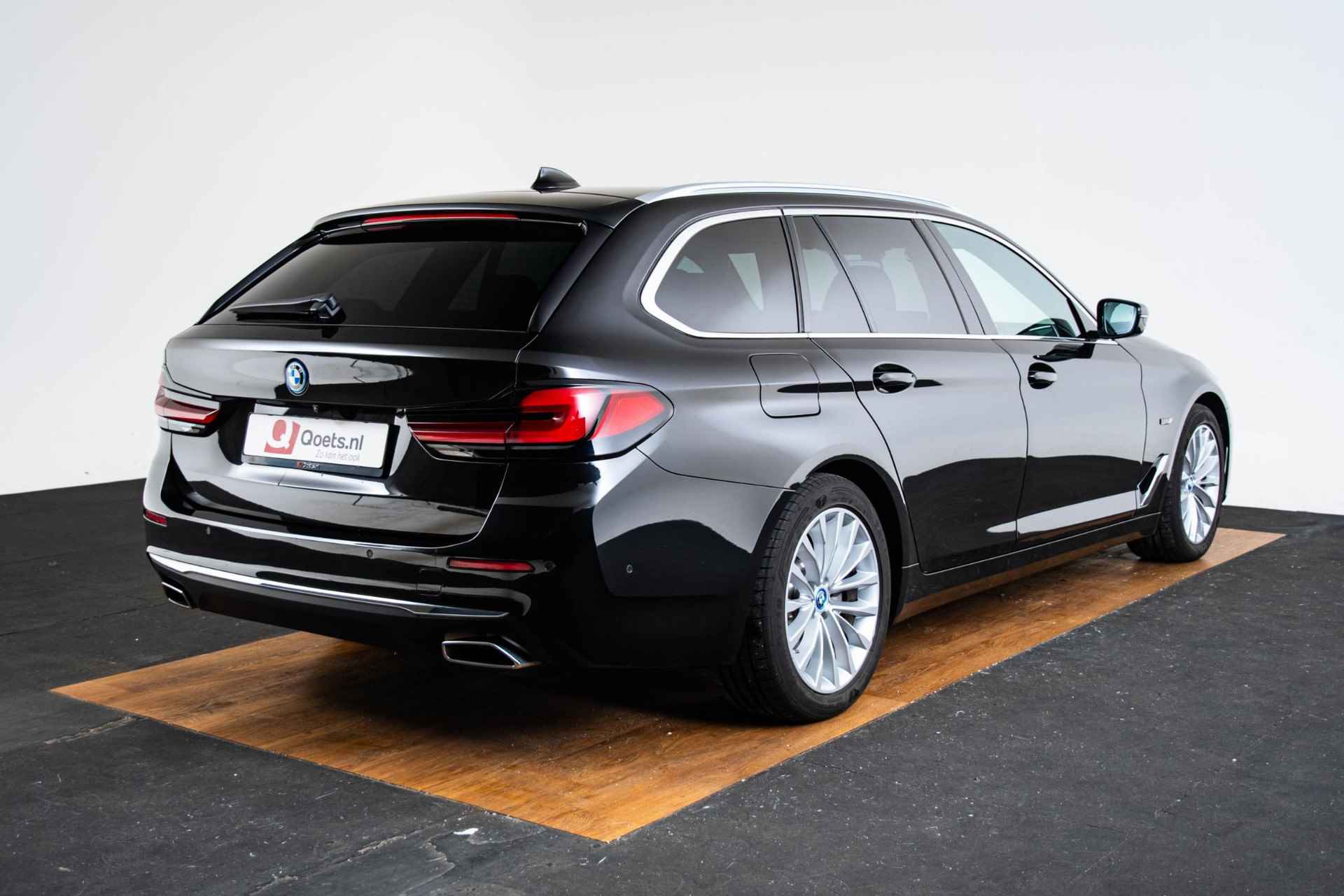 BMW 5-serie Touring 530e Business Edition Plus Luxury Line - Panoramadak - Comfort Access - 4-Zone Airco - Laserlight - Parking Assistant Plus - Driving Assistant - Head-Up Display - 2/72