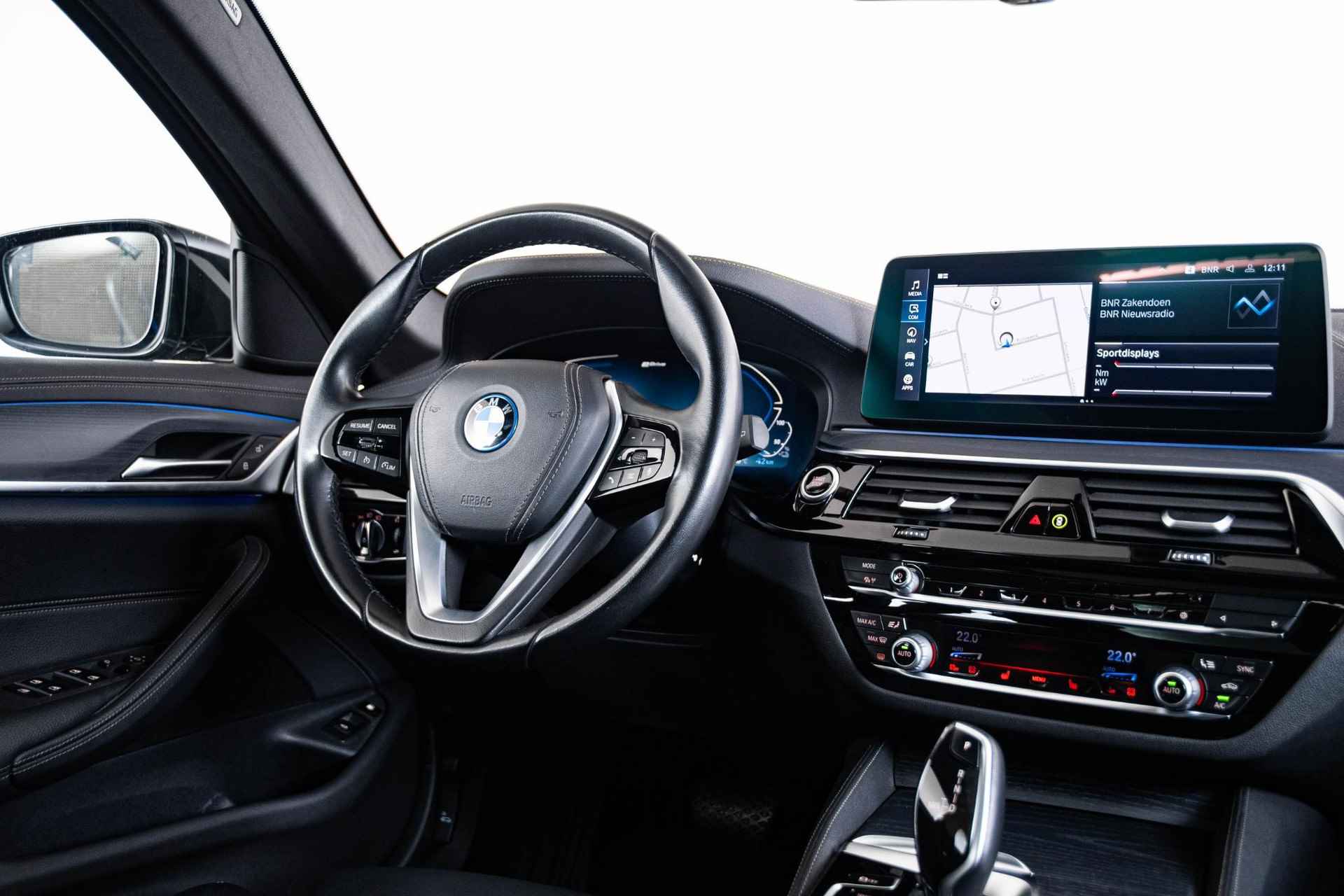 BMW 5-serie Touring 530e Business Edition Plus Luxury Line - Panoramadak - Comfort Access - 4-Zone Airco - Laserlight - Parking Assistant Plus - Driving Assistant - Head-Up Display - 47/72