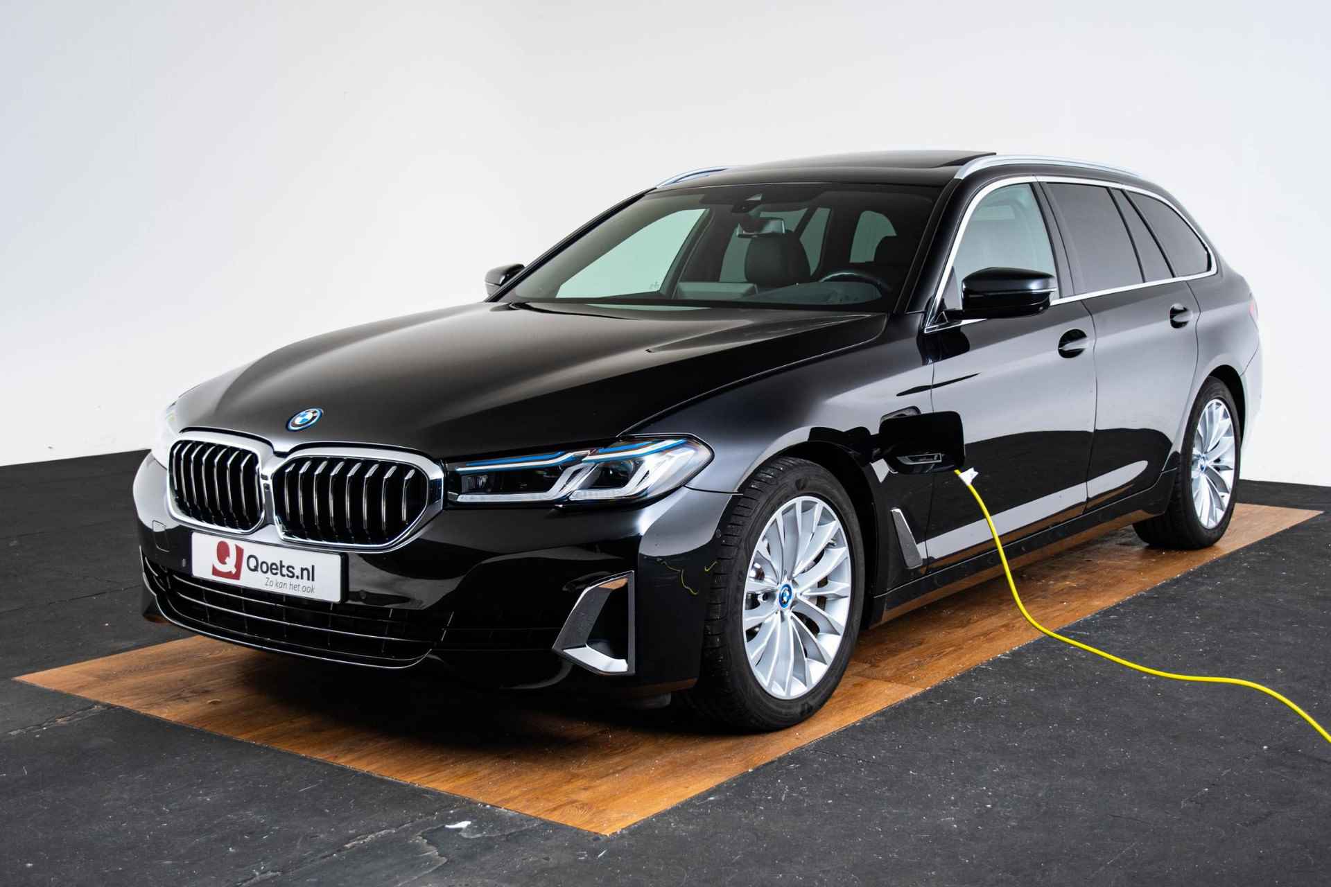 BMW 5-serie Touring 530e Business Edition Plus Luxury Line - Panoramadak - Comfort Access - 4-Zone Airco - Laserlight - Parking Assistant Plus - Driving Assistant - Head-Up Display - 65/72