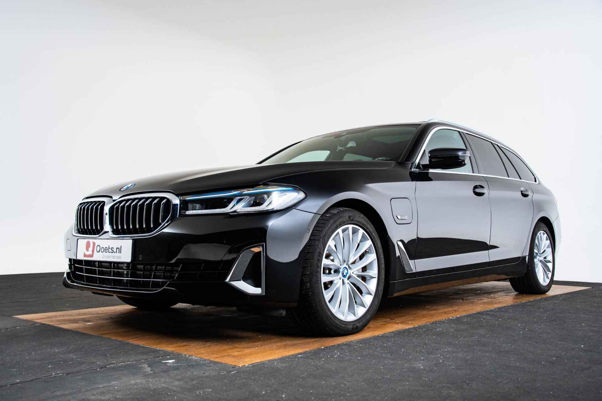 BMW 5-serie Touring 530e Business Edition Plus Luxury Line - Panoramadak - Comfort Access - 4-Zone Airco - Laserlight - Parking Assistant Plus - Driving Assistant - Head-Up Display - 66/72