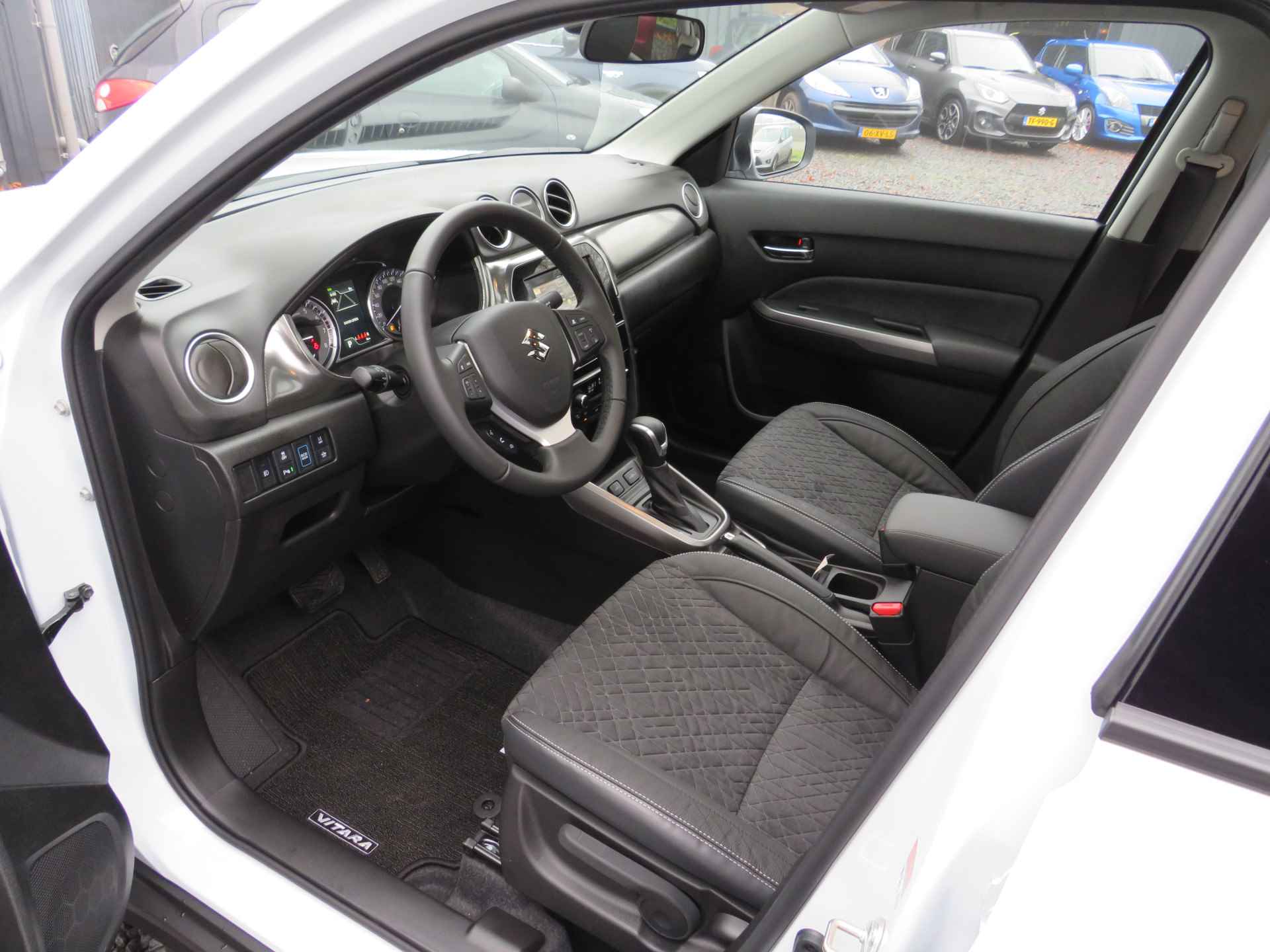 Suzuki Vitara 1.5 Hybrid Style, Automaat, ORG NL, Panoramadak, Stijl, Navi, Parkeersensoren - 9/35