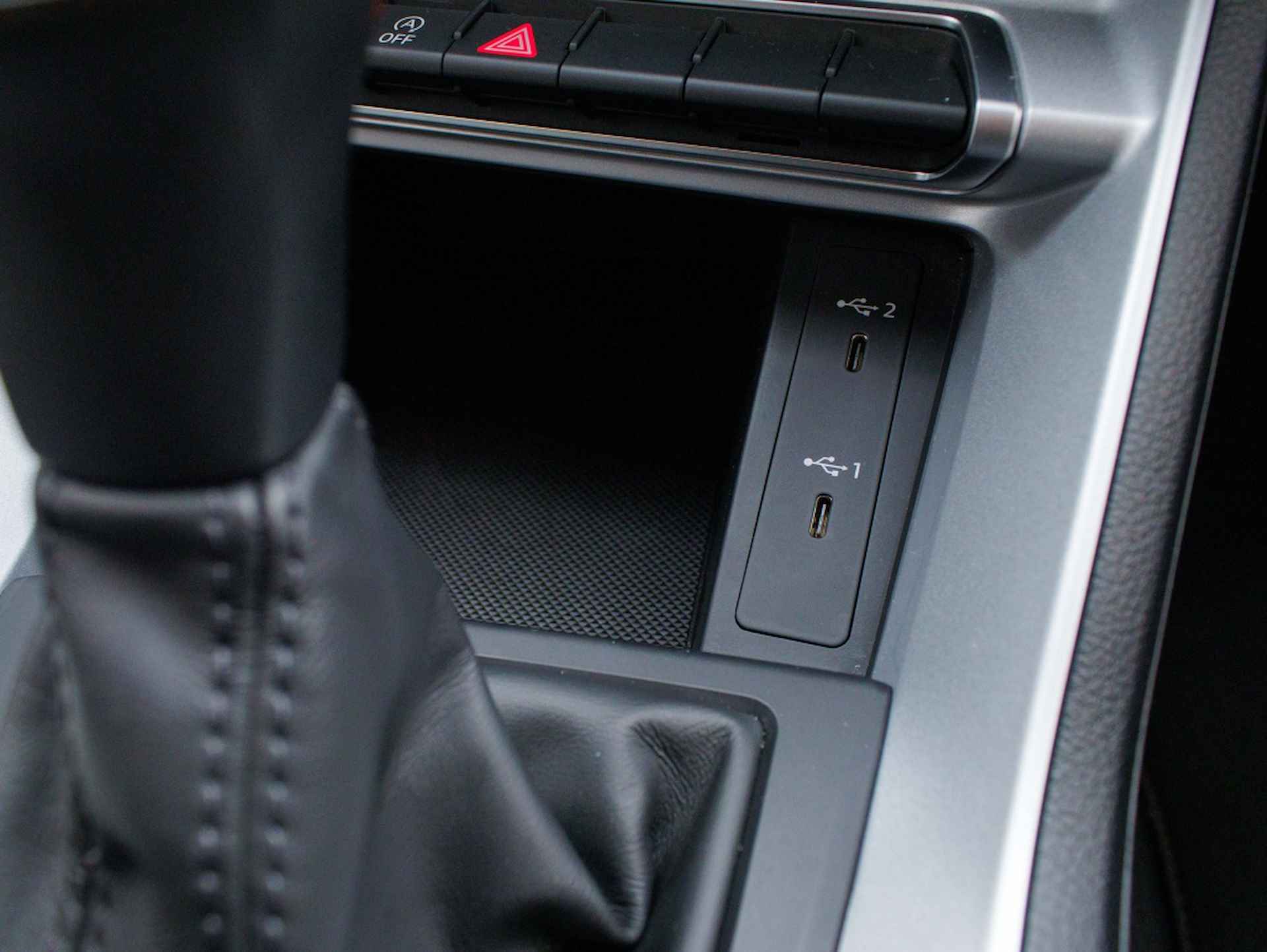 Audi Q3 35 TFSI Advance edition | CarPlay | Stoelverwarming - 36/48