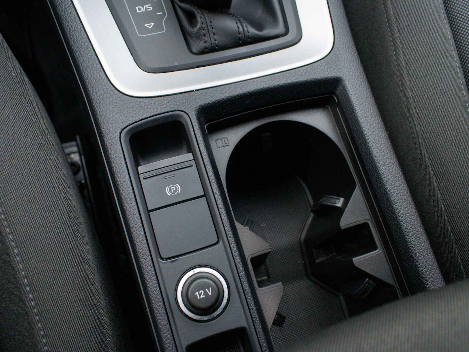 Audi Q3 35 TFSI Advance edition | CarPlay | Stoelverwarming - 38/48