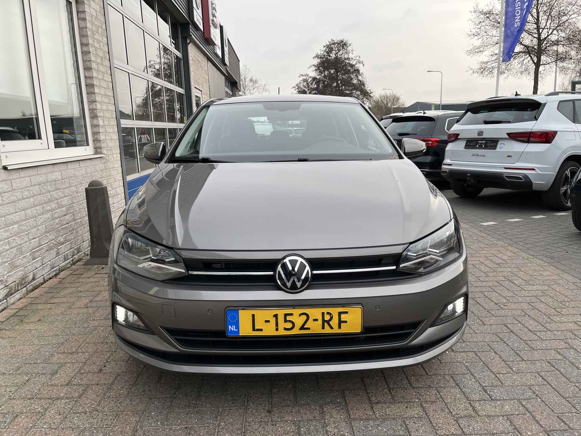 Volkswagen Polo 1.0 TSI DSG Comfortline / AUTOMAAT/ ADAPT. CRUISE/ DAB/ NAVI/ APP-CONNECT/ PARK. SENSOREN/ CLIMA - 31/38