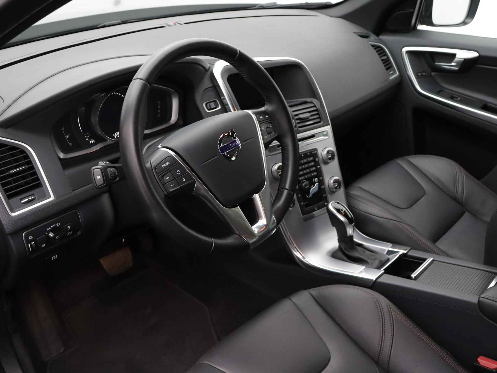 Volvo XC60 FWD R-Design 190pk Automaat | Navigatie | Lederen Bekleding | Elektrisch Bedienbare Achterklep | Panoramadak | Elektrisch Verstelbare Stoel Met Geheugen |  Afneembare Trekhaak | - 20/39