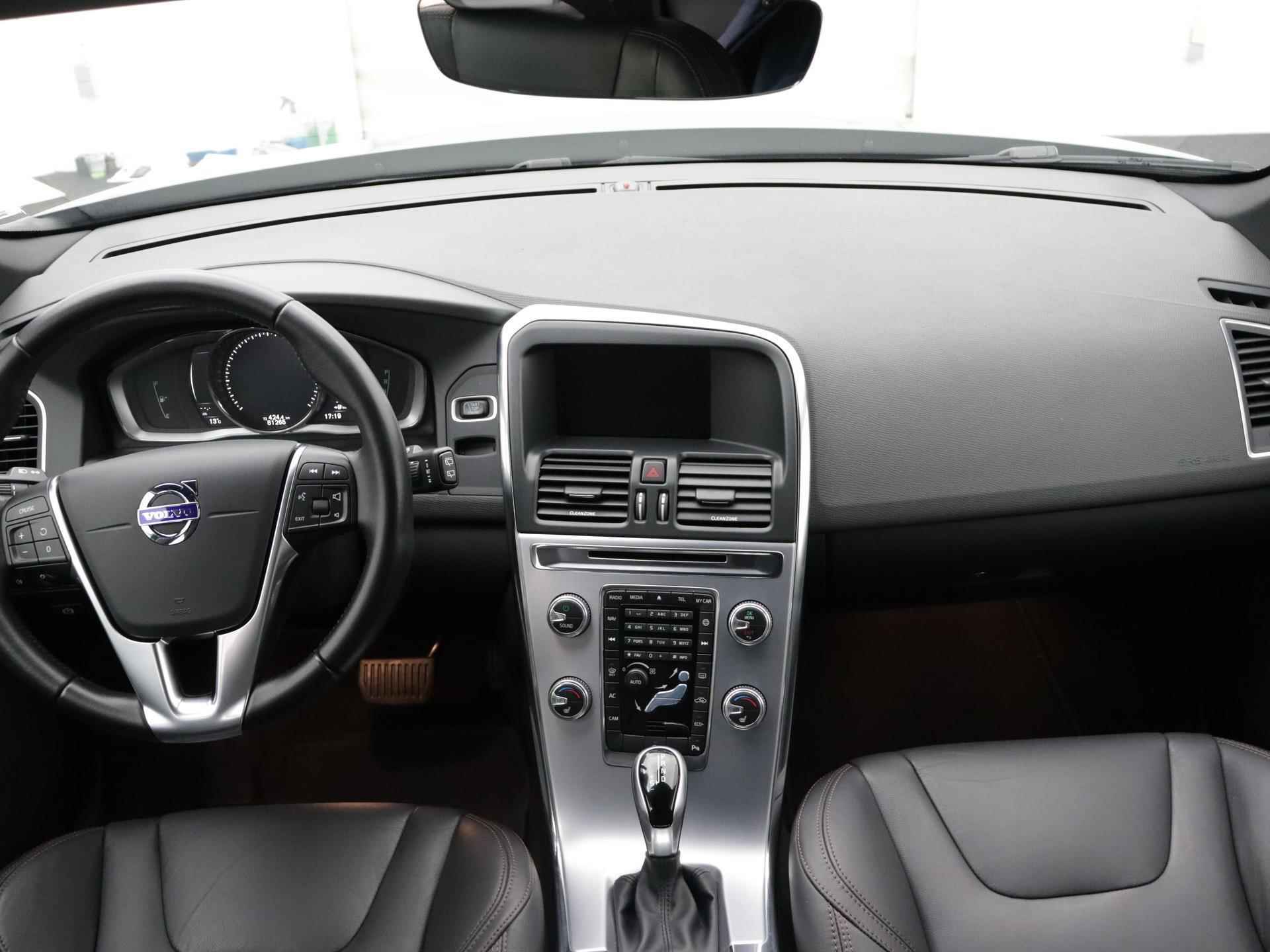Volvo XC60 FWD R-Design 190pk Automaat | Navigatie | Lederen Bekleding | Elektrisch Bedienbare Achterklep | Panoramadak | Elektrisch Verstelbare Stoel Met Geheugen |  Afneembare Trekhaak | - 21/39
