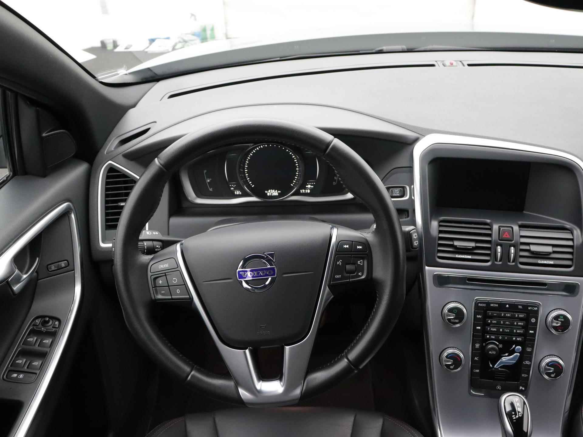 Volvo XC60 FWD R-Design 190pk Automaat | Navigatie | Lederen Bekleding | Elektrisch Bedienbare Achterklep | Panoramadak | Elektrisch Verstelbare Stoel Met Geheugen |  Afneembare Trekhaak | - 22/39