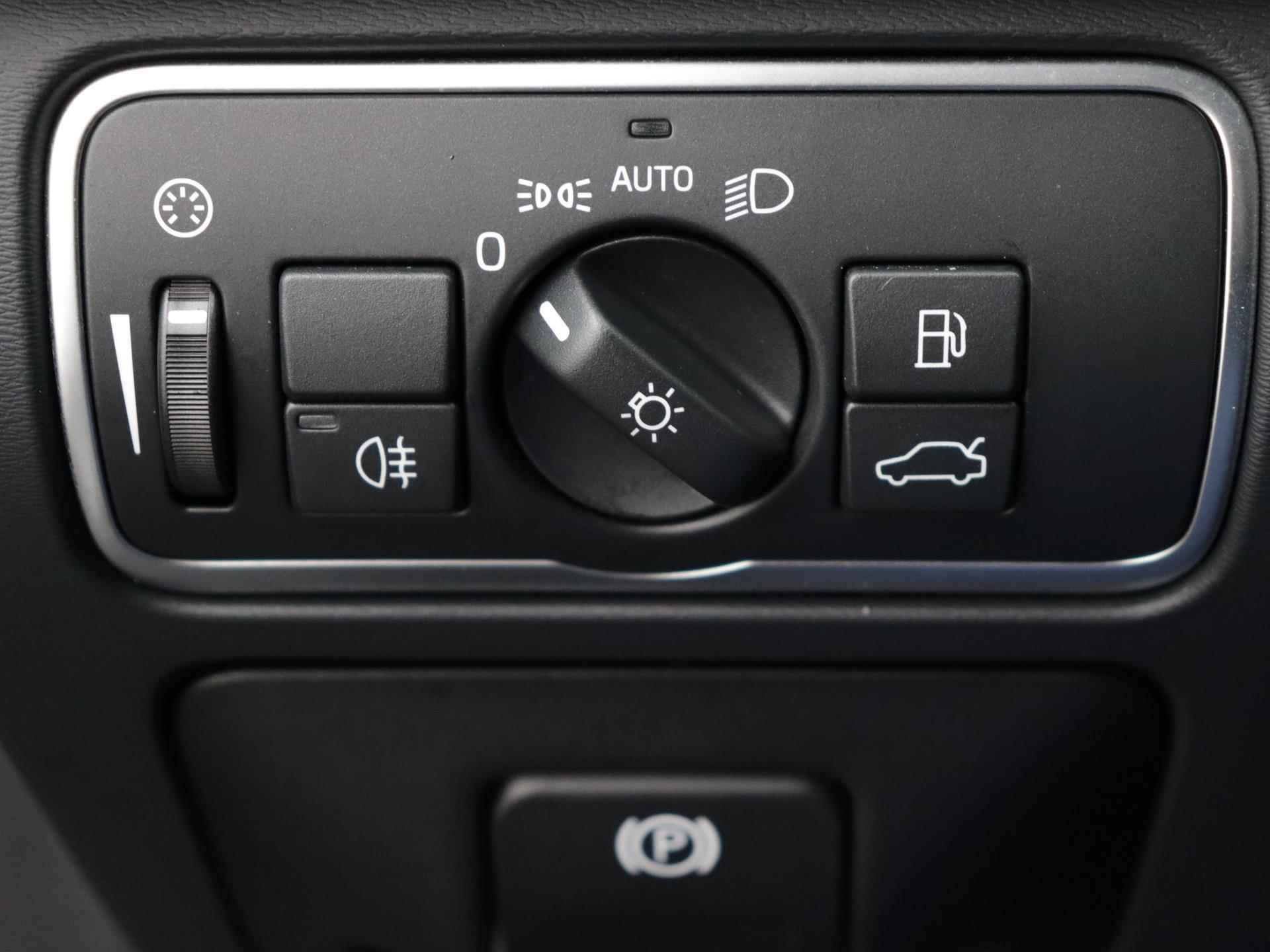 Volvo XC60 FWD R-Design 190pk Automaat | Navigatie | Lederen Bekleding | Elektrisch Bedienbare Achterklep | Panoramadak | Elektrisch Verstelbare Stoel Met Geheugen |  Afneembare Trekhaak | - 27/39