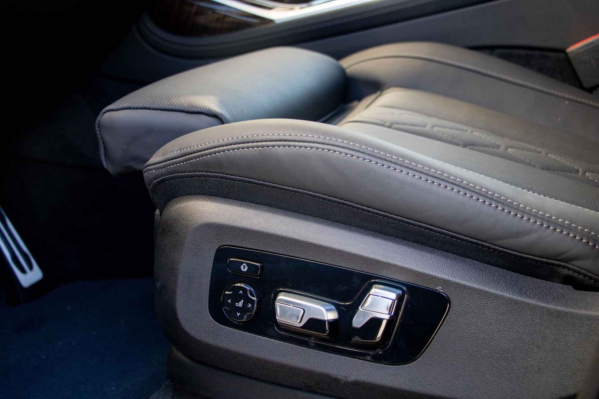 BMW X7 xDrive40i High Executive | M Sportpakket Pro | Trekhaak met elektrisch wegklapbare kogel - 24/39
