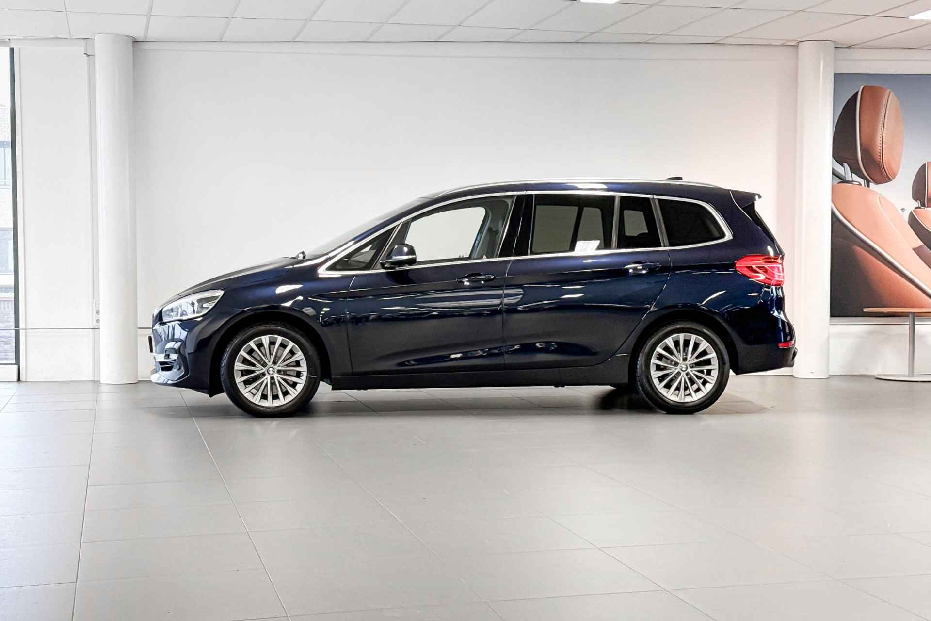 BMW 2 Serie Gran Tourer 220i High Executive | Stoelverwarming | Headup Display | Harman Kardon | - 2/25