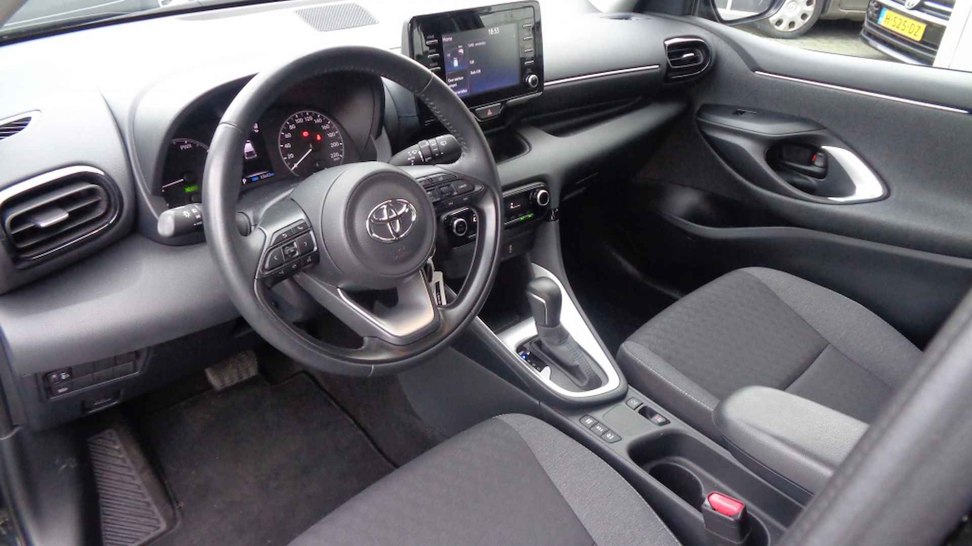 Toyota Yaris 1.5 Hybride . Active *Apple Carpl./Android Auto*Navi*Cruisecontr - 9/24