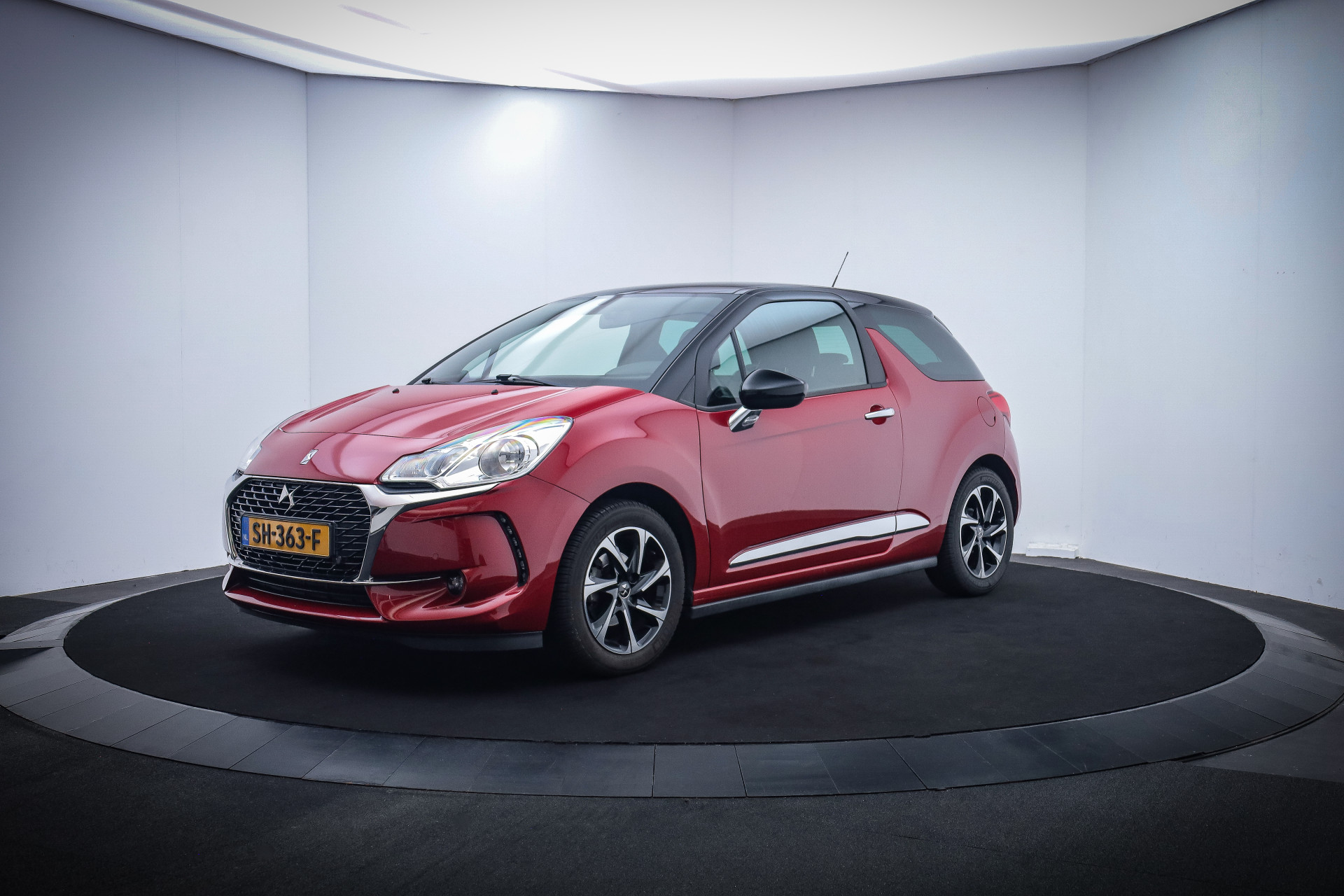 DS DS 3 1.2T SO CHIC Connected NIEUWSTAAT! HIFI/CARPLAY/NAVI/DAB/BLUETOOTH/CLIMA/CRUISE/PDC/LMV