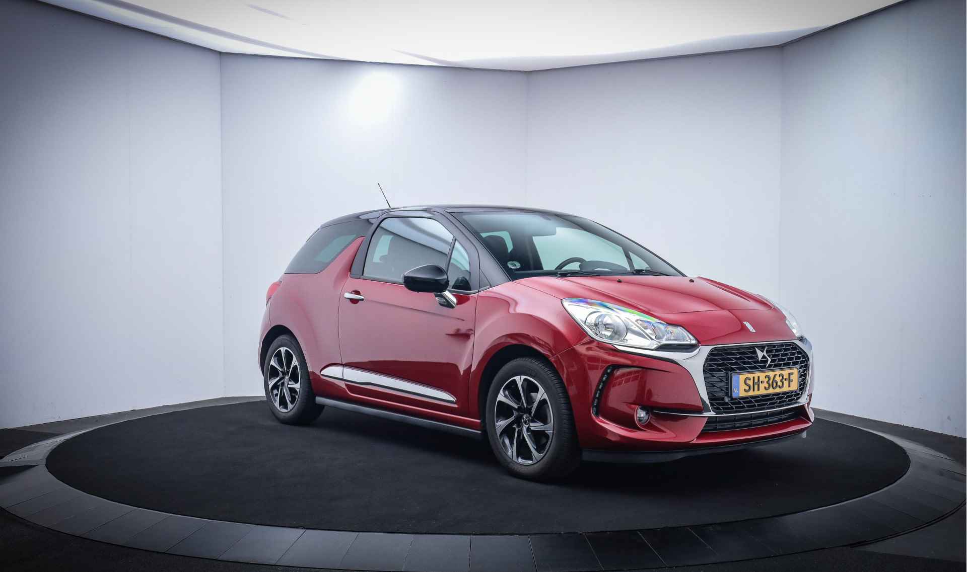 DS DS 3 1.2T SO CHIC Connected NIEUWSTAAT! HIFI/CARPLAY/NAVI/DAB/BLUETOOTH/CLIMA/CRUISE/PDC/LMV - 3/22