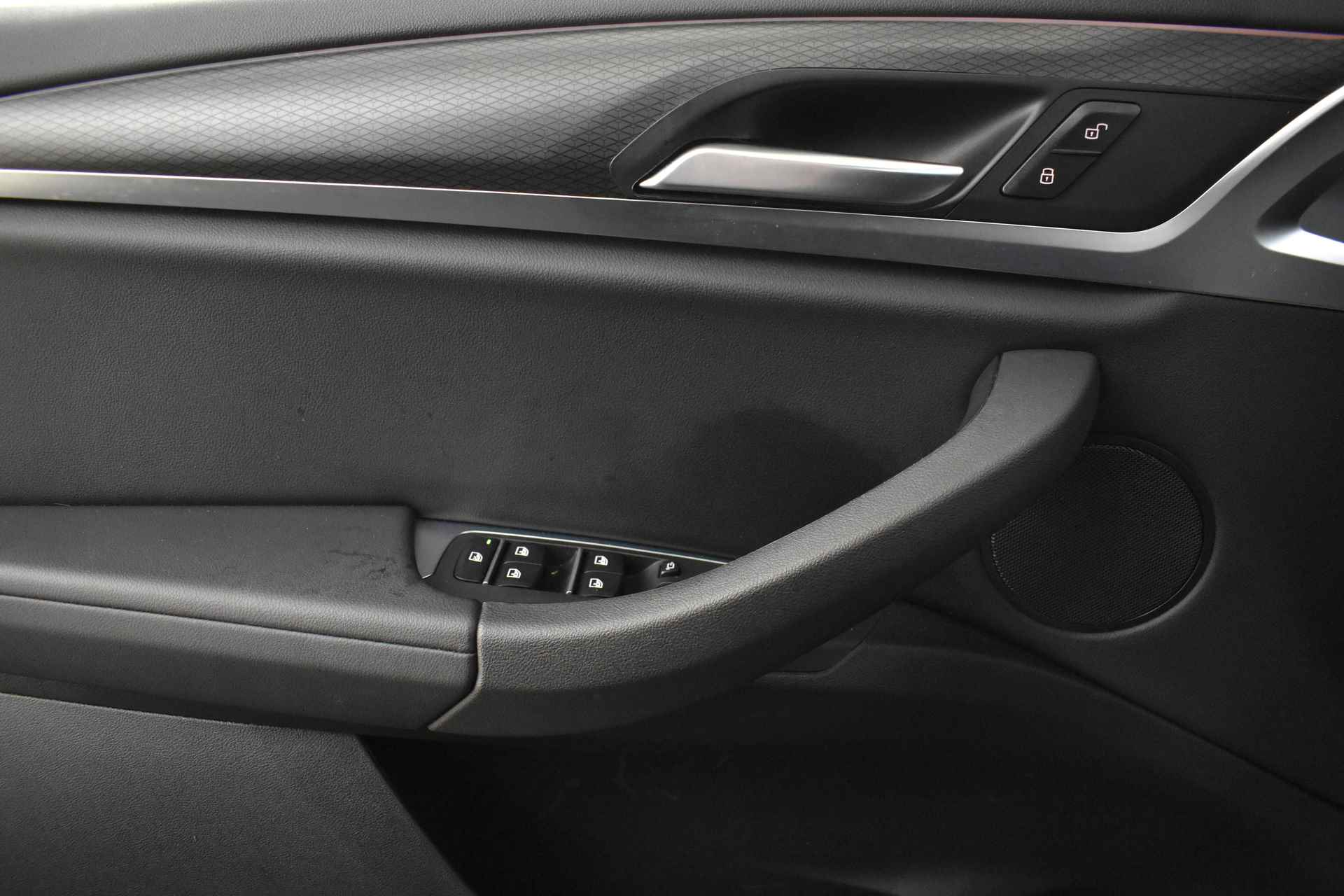 BMW X3 xDrive30e High Executive M Sport Automaat / Trekhaak / Gesture Control / Parking Assistant / Live Cockpit Professional / Stoelverwarming - 32/50