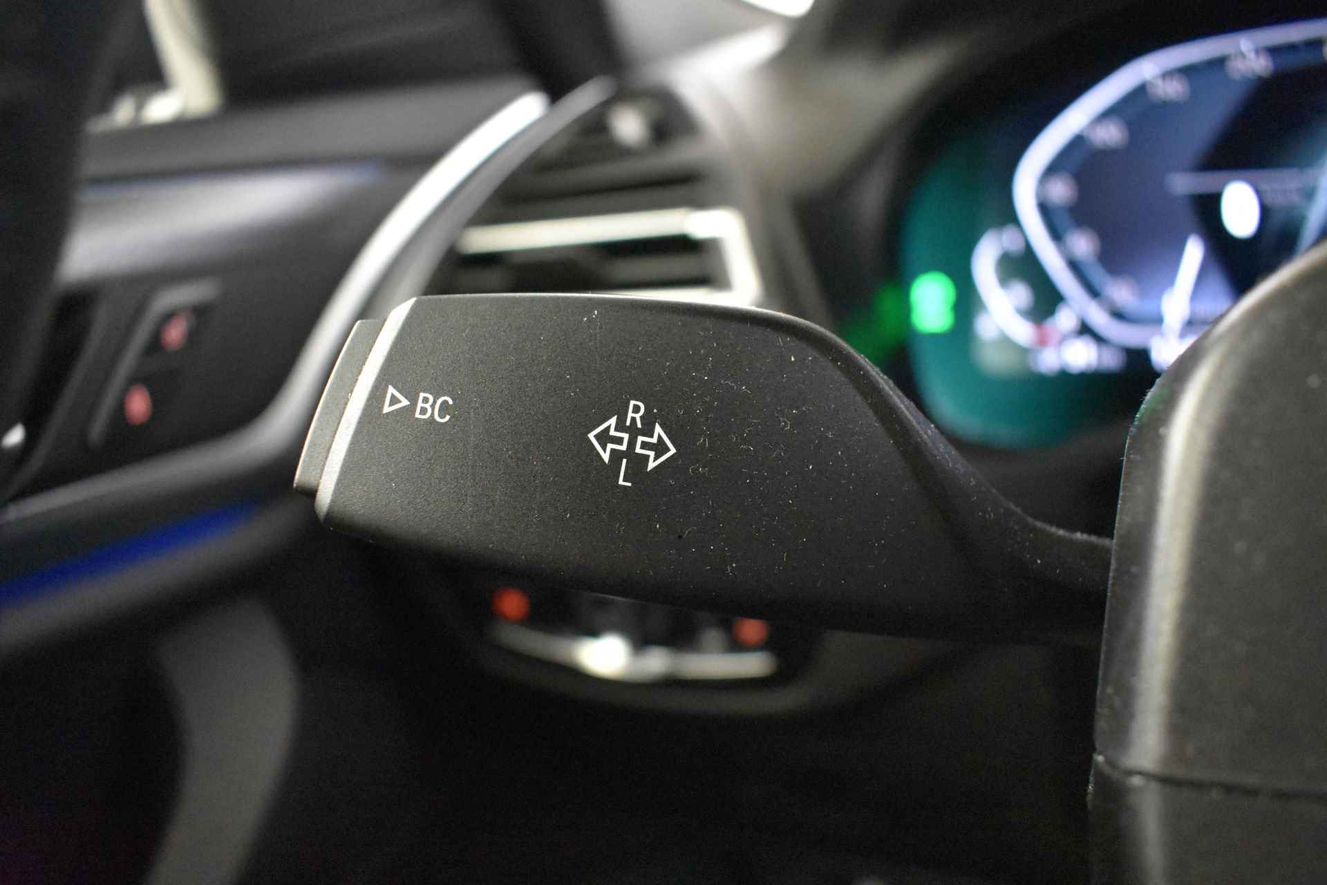 BMW X3 xDrive30e High Executive M Sport Automaat / Trekhaak / Gesture Control / Parking Assistant / Live Cockpit Professional / Stoelverwarming - 35/50
