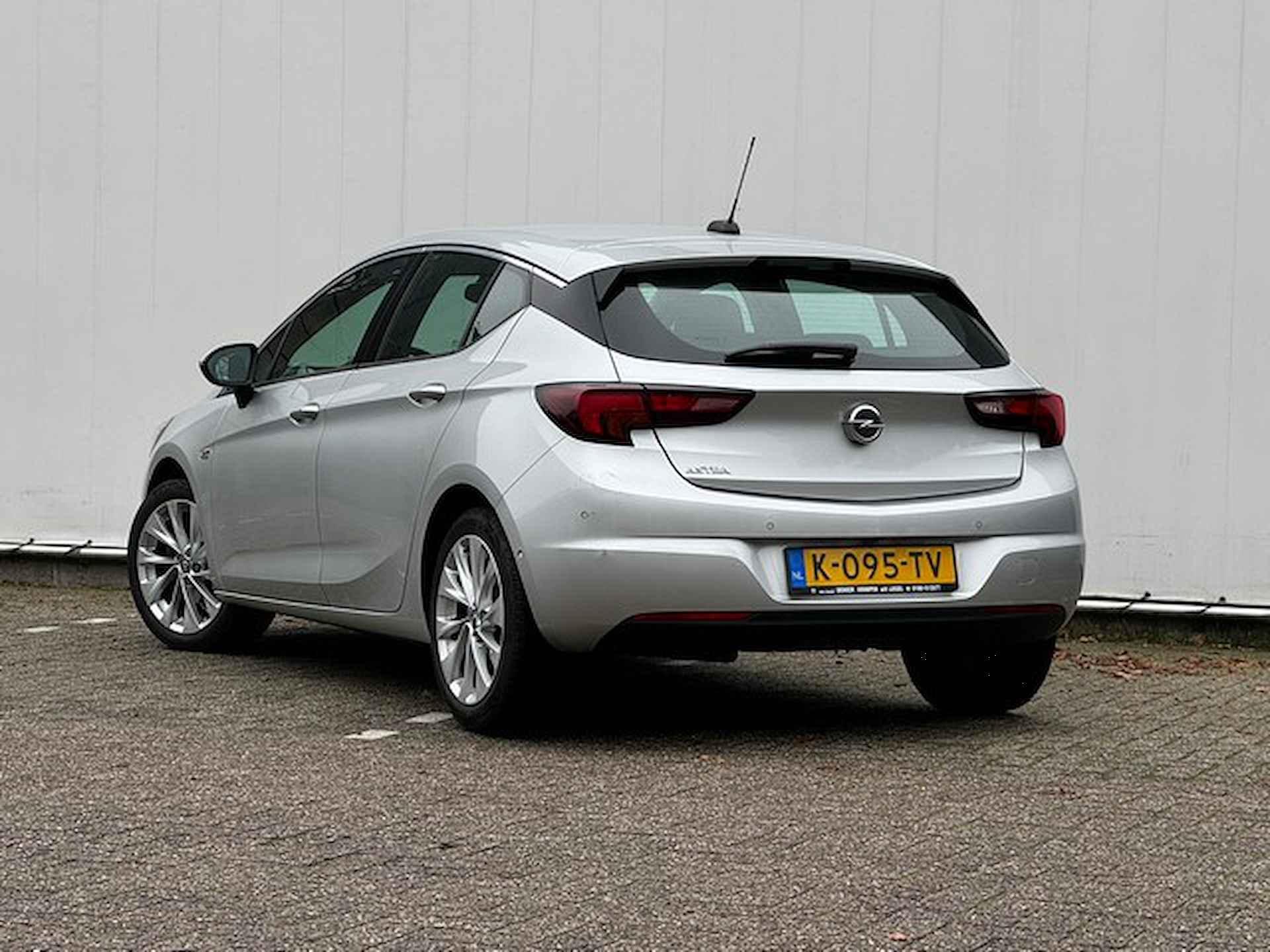 Opel Astra 1.2 Turbo Elegance met Navi/Camera, AGR, Dodehoek, 17inch - 4/24