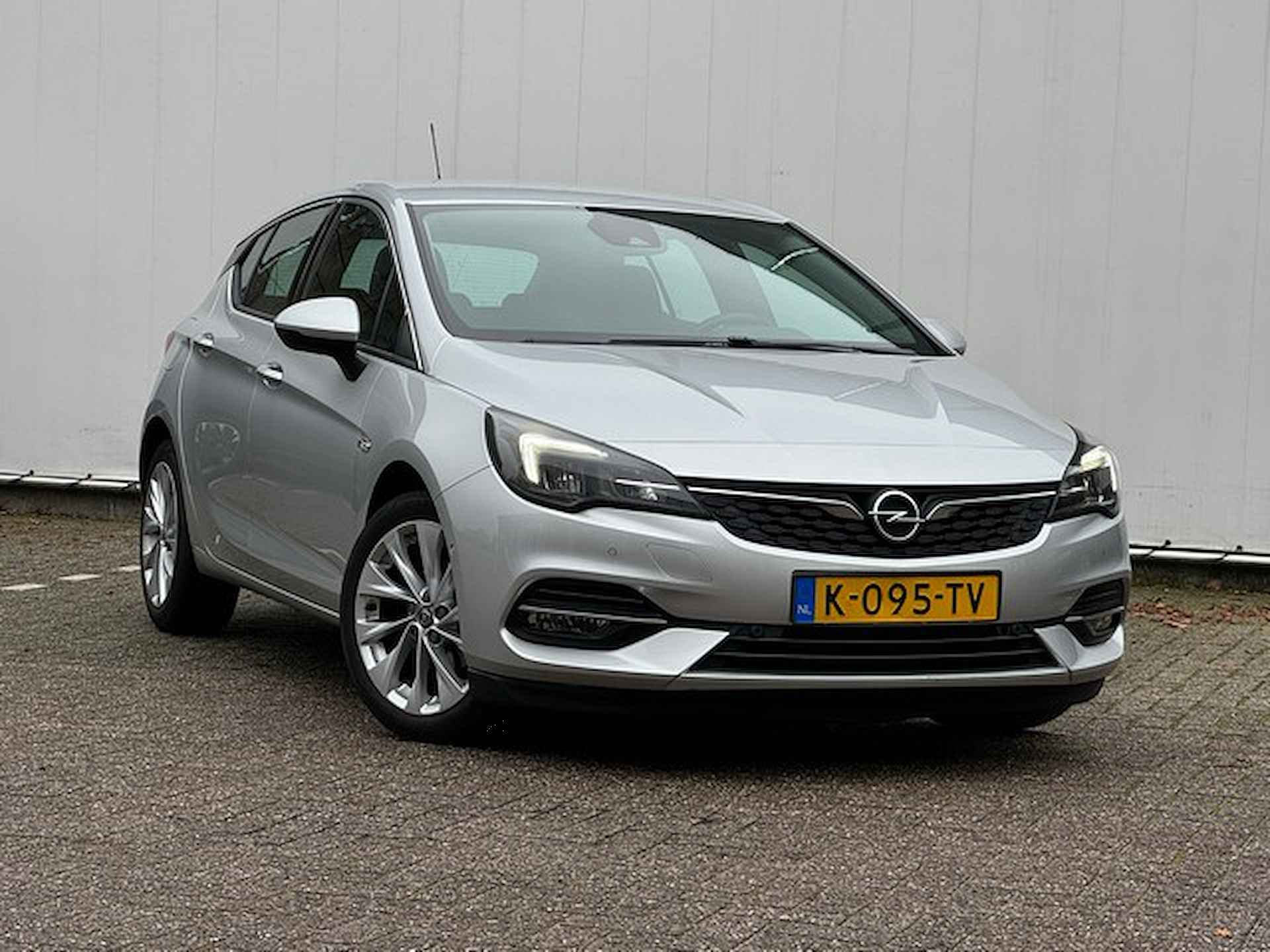 Opel Astra 1.2 Turbo Elegance met Navi/Camera, AGR, Dodehoek, 17inch - 6/24