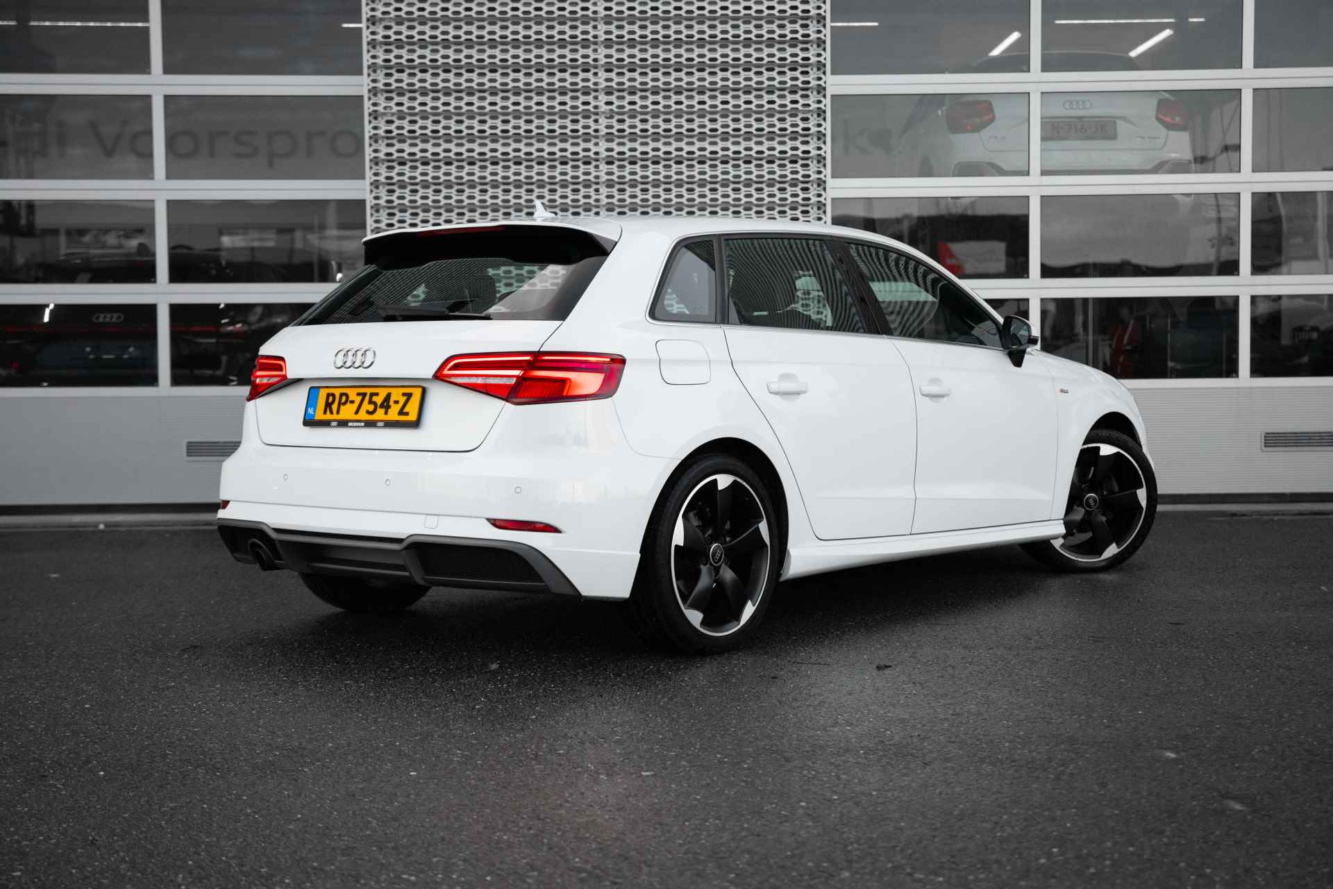 Audi A3 Sportback 1.0 TFSI 116pk Sport S Line Edition | Navigatie | 18" Velgen | Cruise Control | Climate Control | Parkeerhulp Achter | - 3/52