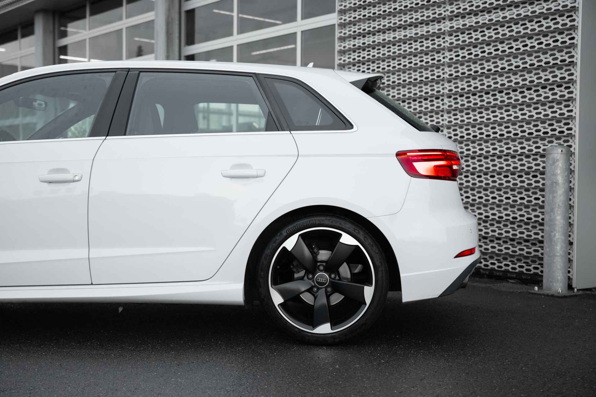 Audi A3 Sportback 1.0 TFSI 116pk Sport S Line Edition | Navigatie | 18" Velgen | Cruise Control | Climate Control | Parkeerhulp Achter | - 22/52