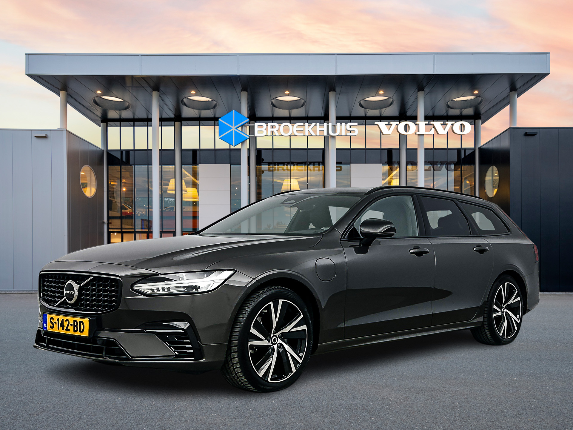 Volvo V90 T6 Recharge AWD Plus Dark | Long Range | Google | Panoramadak | Sportstoelen | Elektrische stoelen | Getint glas