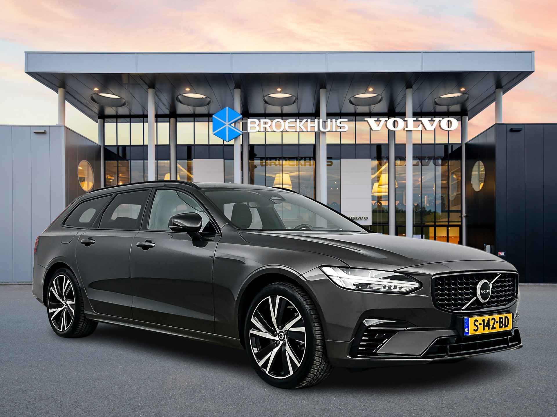 Volvo V90 T6 Recharge AWD Plus Dark | Long Range | Google | Panoramadak | Sportstoelen | Elektrische stoelen | Getint glas - 3/29