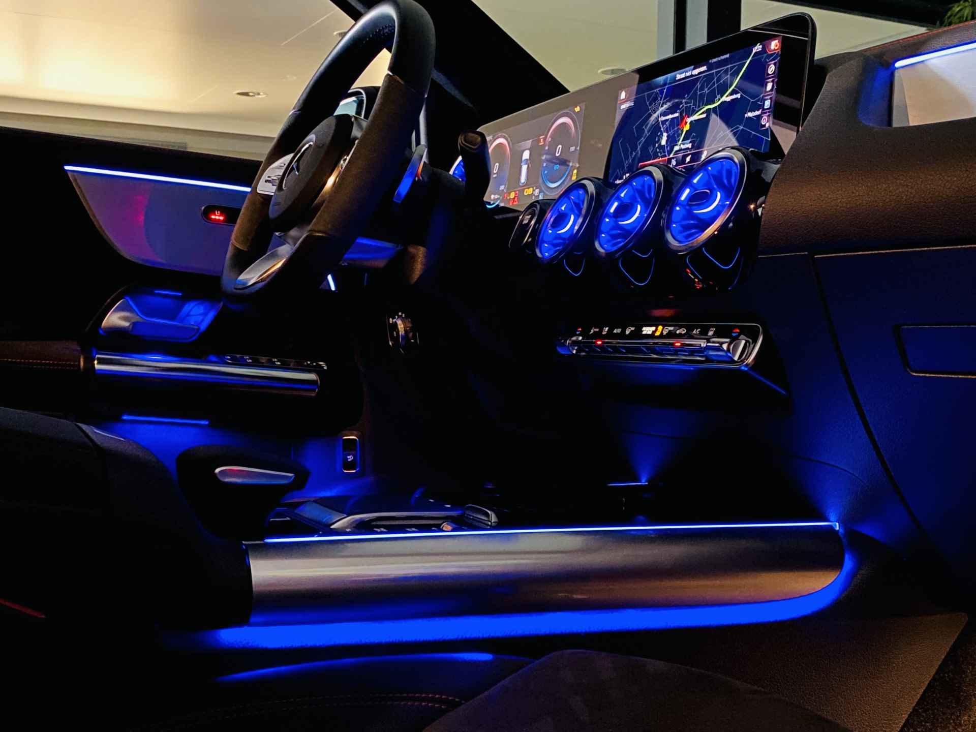 Mercedes-Benz EQA 250 AMG // Nightpakket // Keyless-Go // Apple CarPlay // Elektrische Achterklep // Sfeerverlichting // Achteruitrijcamera met Parktronic - 7/41