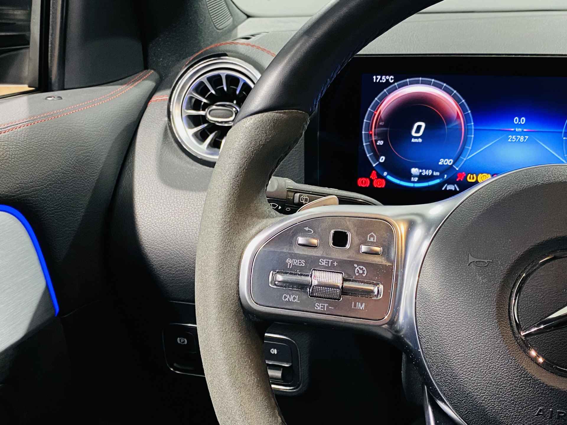Mercedes-Benz EQA 250 AMG // Nightpakket // Keyless-Go // Apple CarPlay // Elektrische Achterklep // Sfeerverlichting // Achteruitrijcamera met Parktronic - 8/41