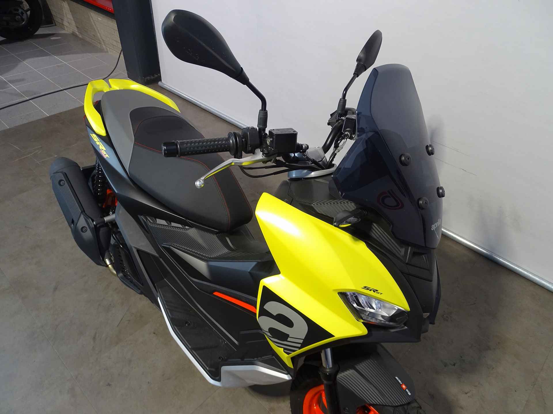 Aprilia SR GT SPORT 200 - 2/8