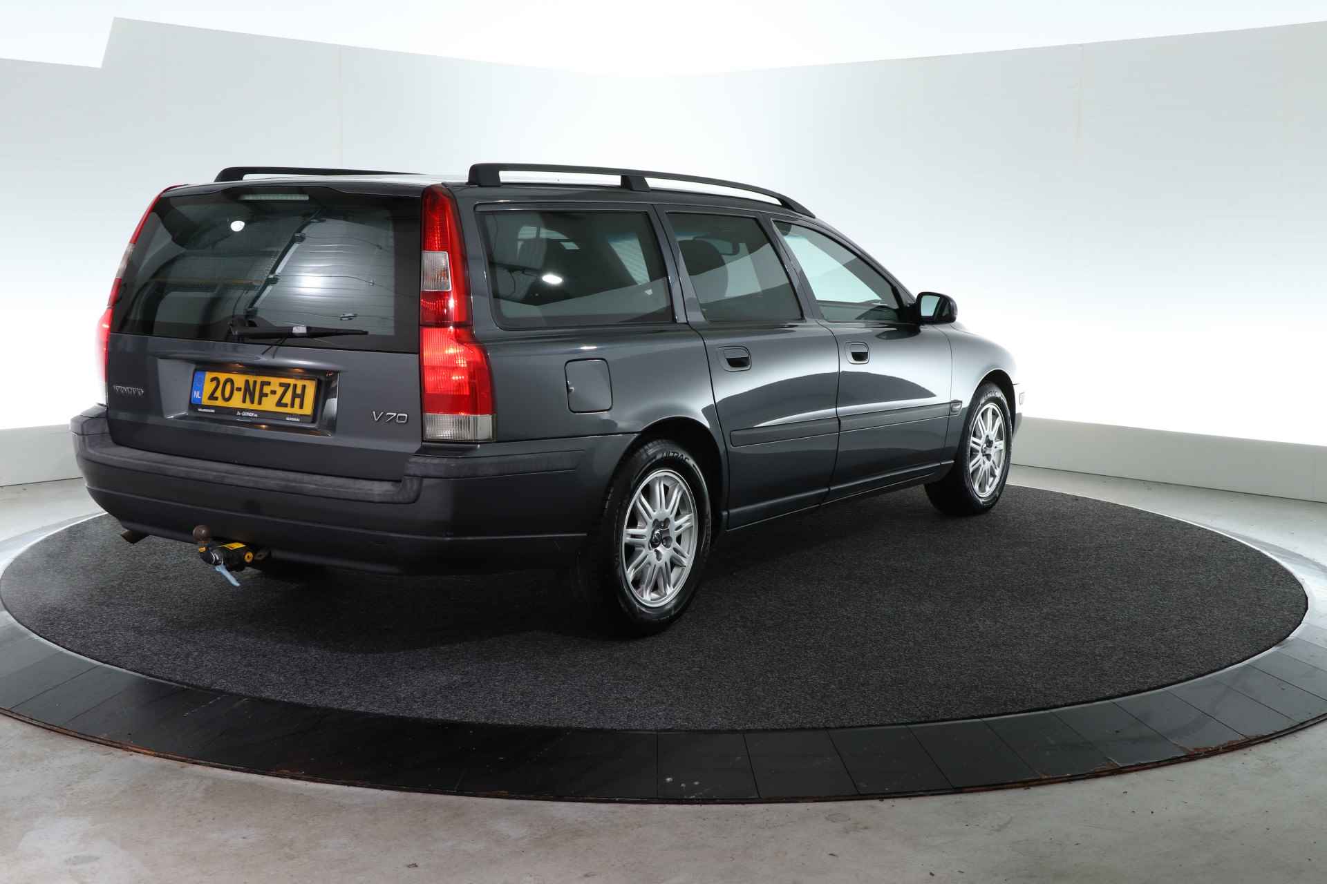 Volvo V70 2.4 Comfort Line | COMPL. ONDERHOUDEN | TREKHAAK | STOELVERW. | - 2/28