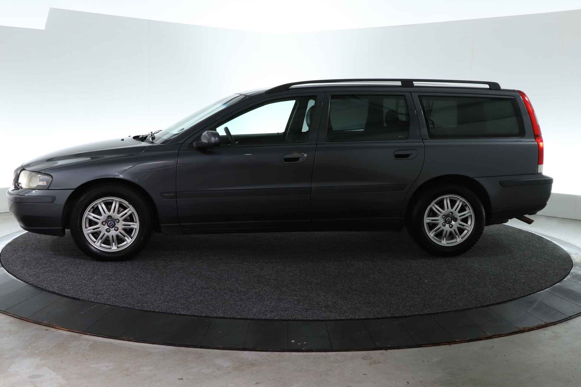 Volvo V70 2.4 Comfort Line | COMPL. ONDERHOUDEN | TREKHAAK | STOELVERW. | - 8/28