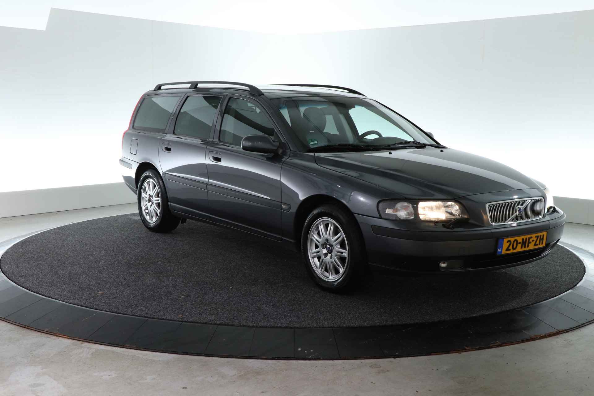 Volvo V70 2.4 Comfort Line | COMPL. ONDERHOUDEN | TREKHAAK | STOELVERW. | - 13/28