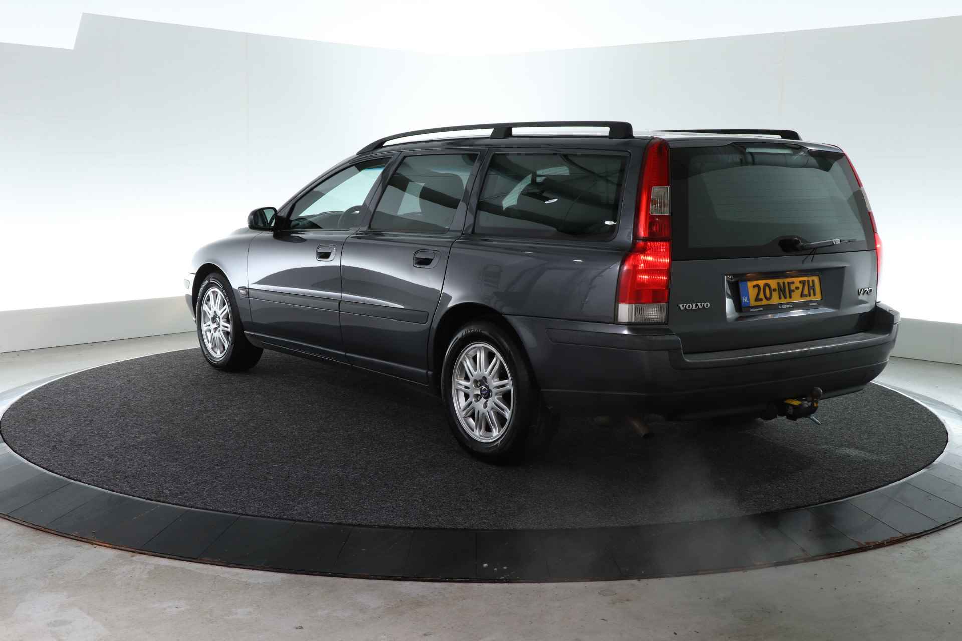 Volvo V70 2.4 Comfort Line | COMPL. ONDERHOUDEN | TREKHAAK | STOELVERW. | - 14/28