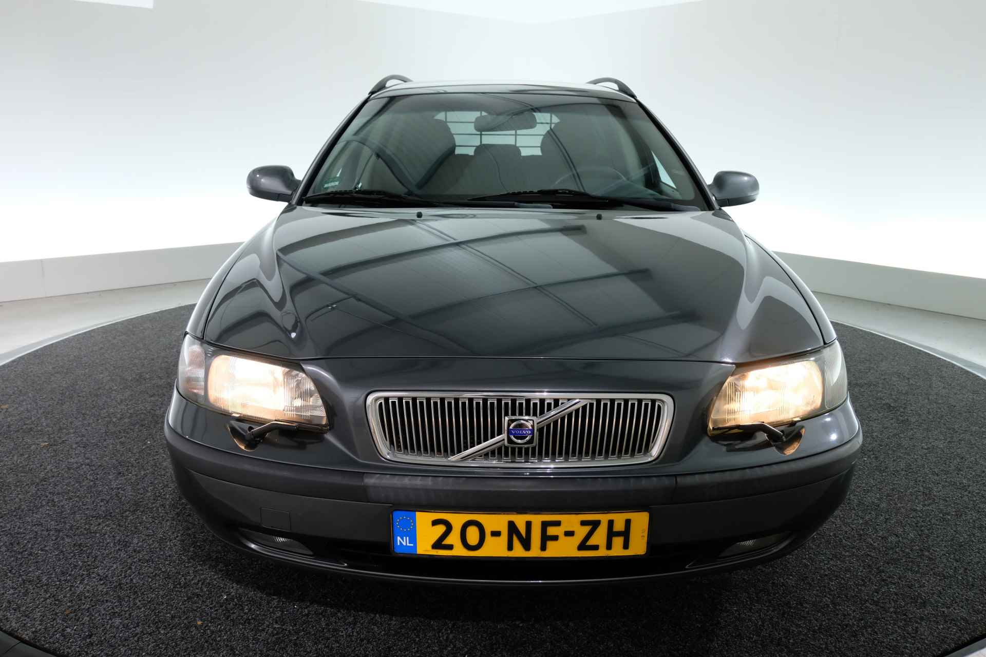 Volvo V70 2.4 Comfort Line | COMPL. ONDERHOUDEN | TREKHAAK | STOELVERW. | - 18/28