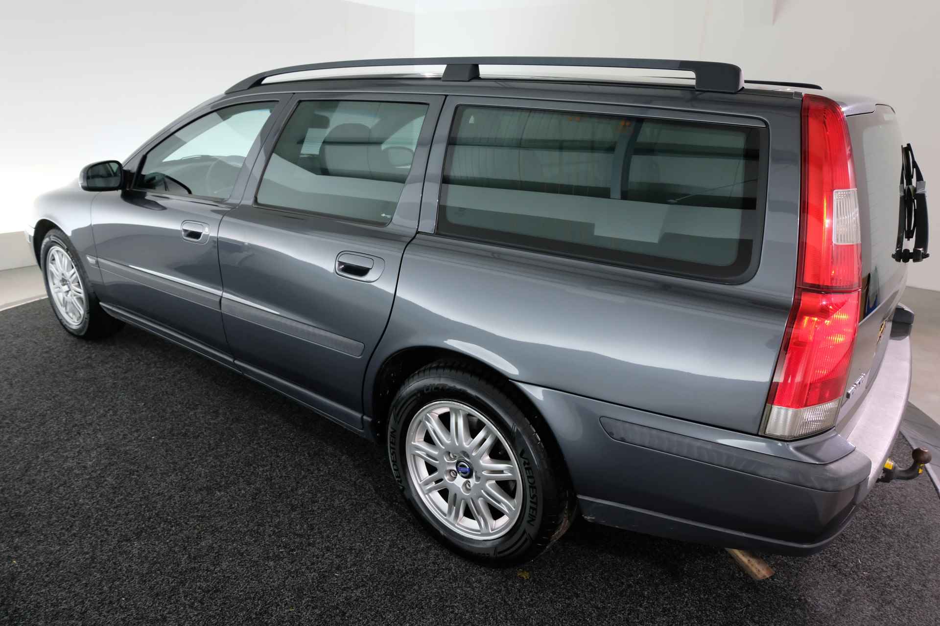 Volvo V70 2.4 Comfort Line | COMPL. ONDERHOUDEN | TREKHAAK | STOELVERW. | - 19/28