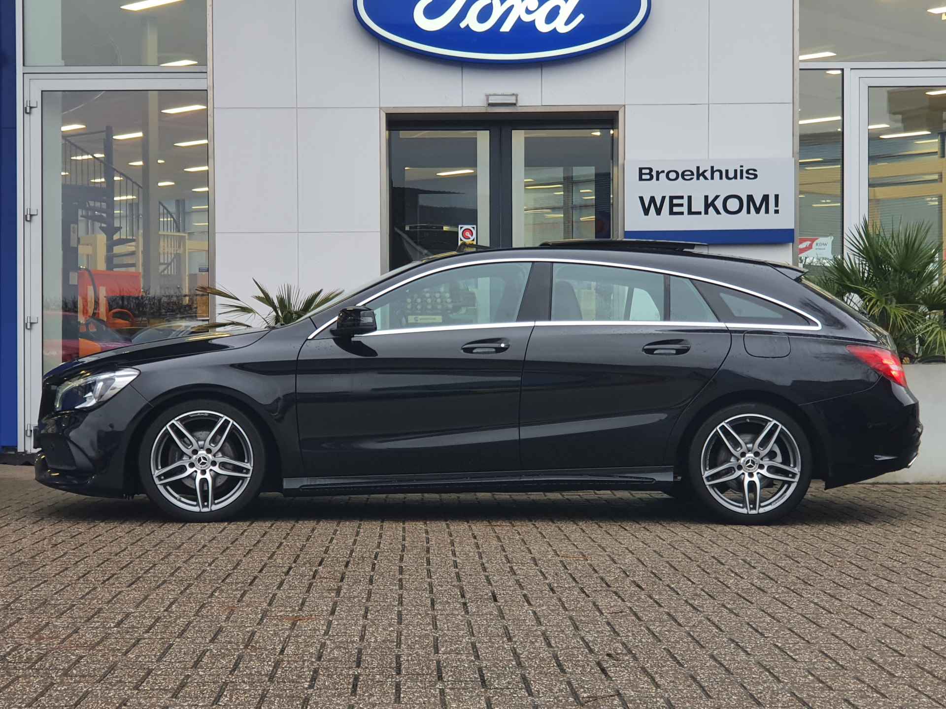 Mercedes-Benz CLA-Klasse Shooting Brake 180 AMG | 1e eigenaar | Panoramadak | Stoelverwarming | Camera - 32/34