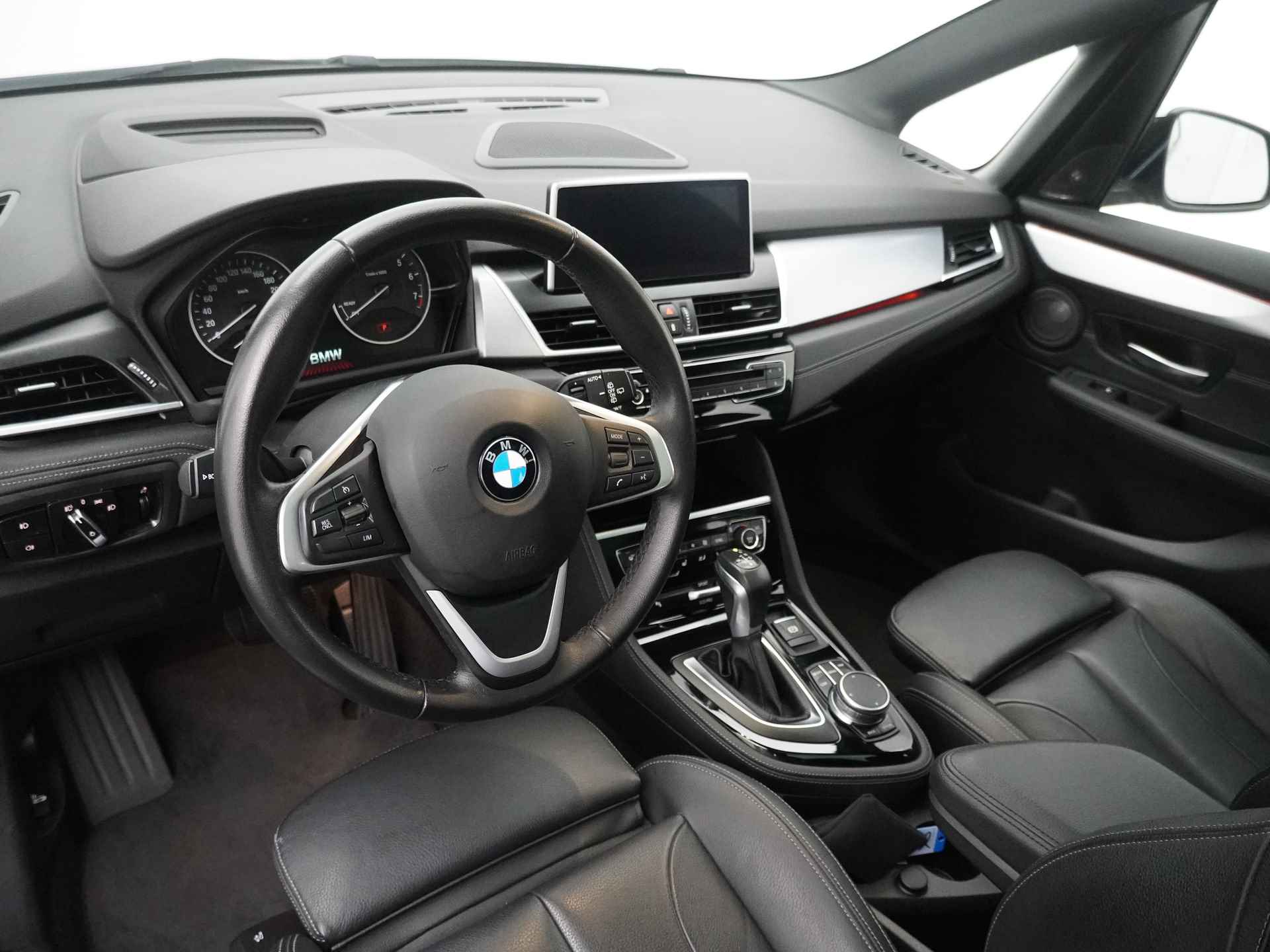 BMW 2 Serie Active Tourer 218i High Executive - Lederen bekleding - Panoramadak - Head-up Display - Navigatie - 12 maanden BOVAG garantie - 19/53