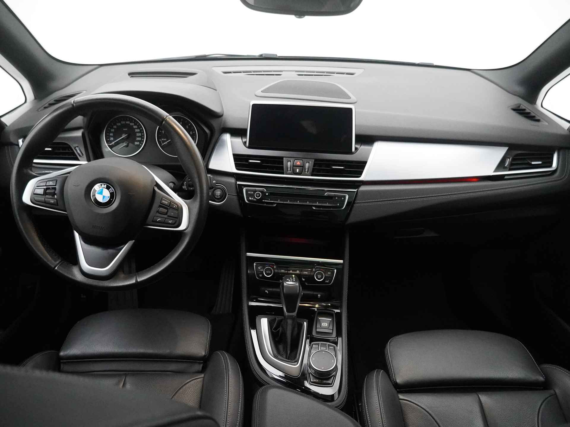 BMW 2 Serie Active Tourer 218i High Executive - Lederen bekleding - Panoramadak - Head-up Display - Navigatie - 12 maanden BOVAG garantie - 40/53