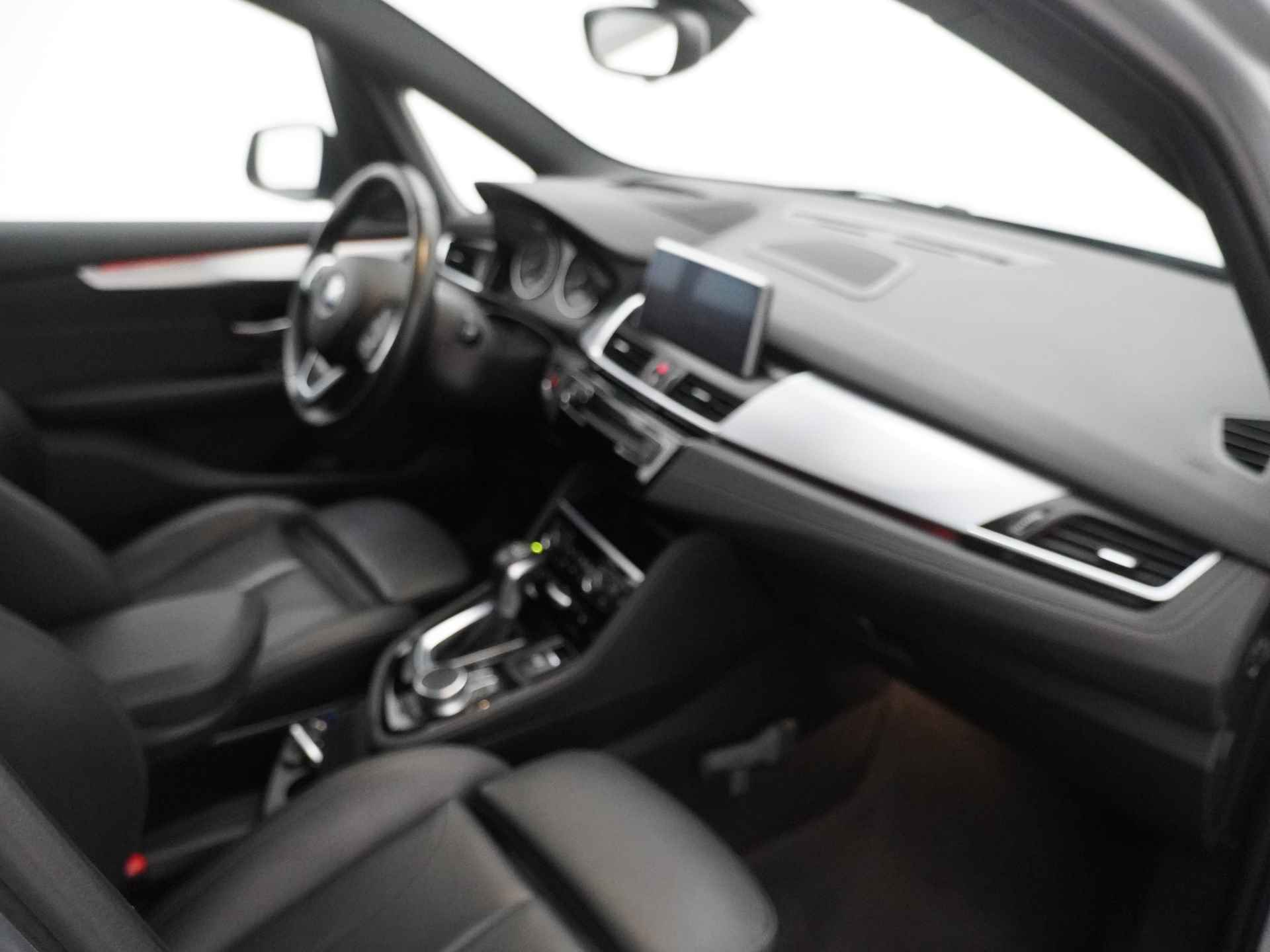 BMW 2 Serie Active Tourer 218i High Executive - Lederen bekleding - Panoramadak - Head-up Display - Navigatie - 12 maanden BOVAG garantie - 43/53