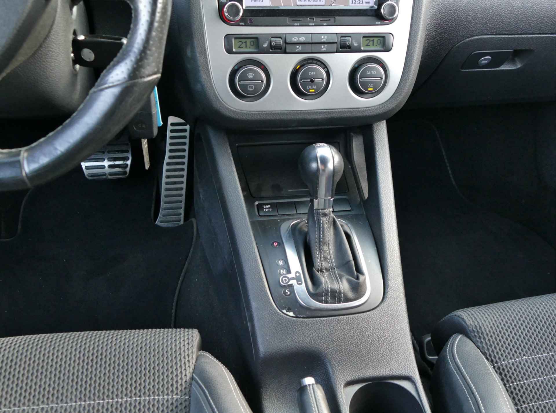 Volkswagen Scirocco 1.4 TSI 160PK AUTOMAAT | 18"velgen | stoelverwarming | cruise control | achteruitrijcamera - 18/42