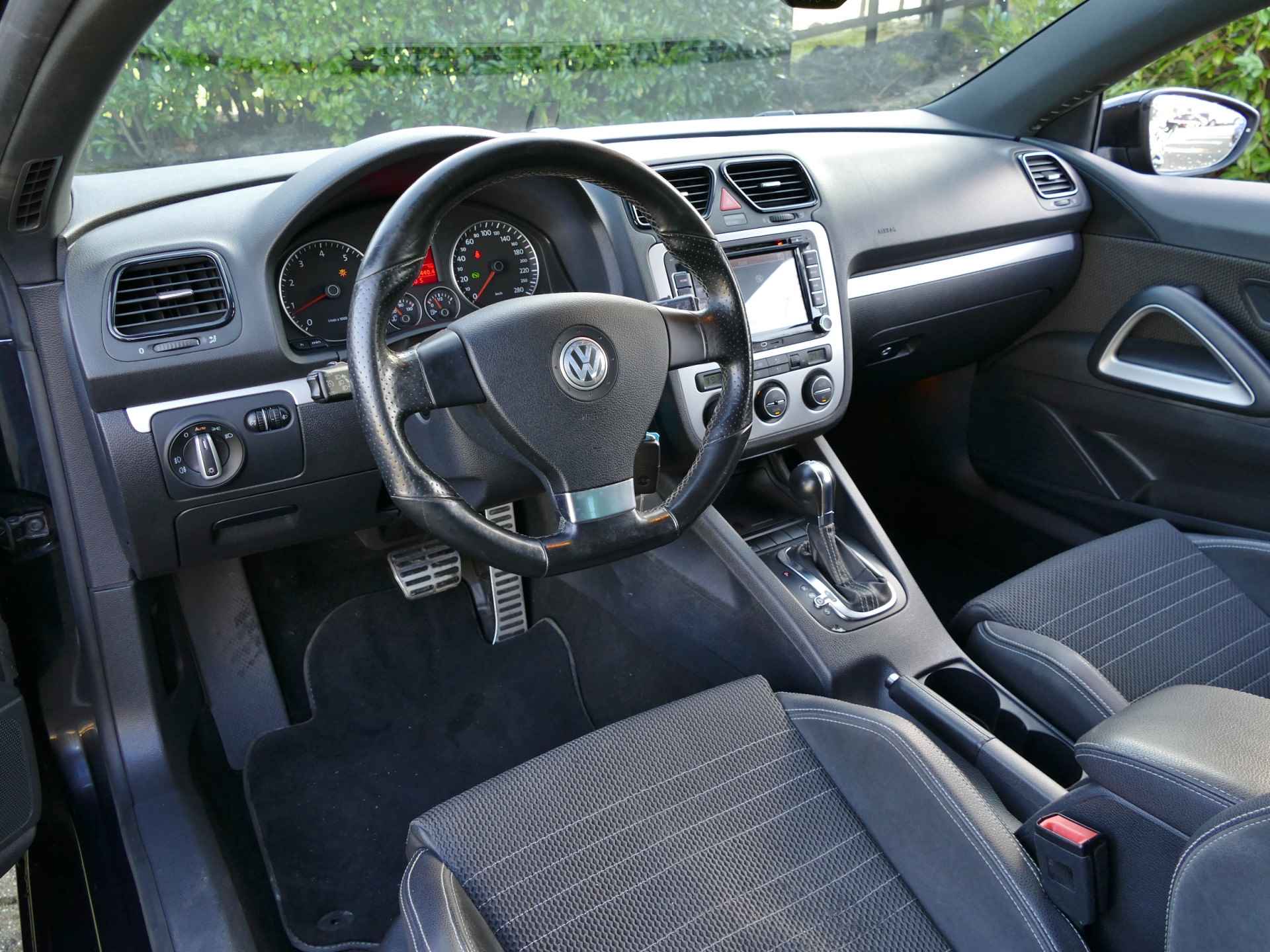 Volkswagen Scirocco 1.4 TSI 160PK AUTOMAAT | 18"velgen | stoelverwarming | cruise control | achteruitrijcamera - 29/42