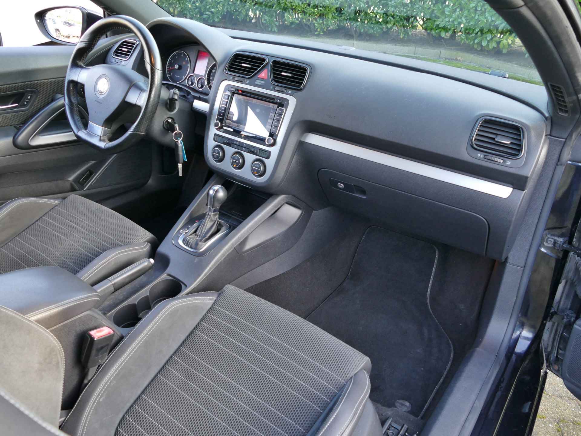 Volkswagen Scirocco 1.4 TSI 160PK AUTOMAAT | 18"velgen | stoelverwarming | cruise control | achteruitrijcamera - 31/42