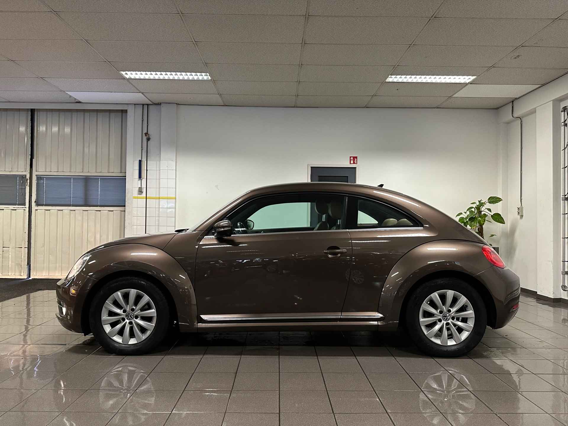Volkswagen Beetle 1.2 TSI Design * 1e Eig / Leder / Navigatie / Cruise control / LM Velgen * - 2/24