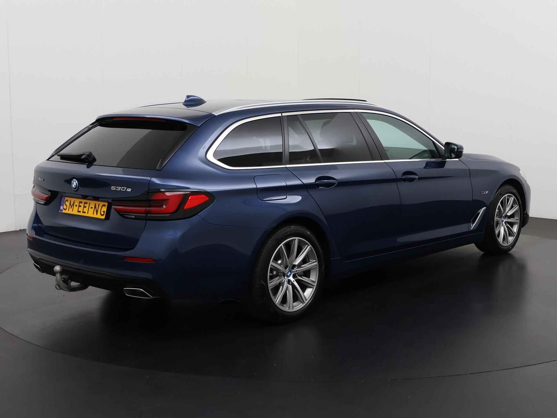 BMW 5-serie Touring 530e xDrive High Executive | Panoramadak | Trekhaak | Zondag Open! - 4/53