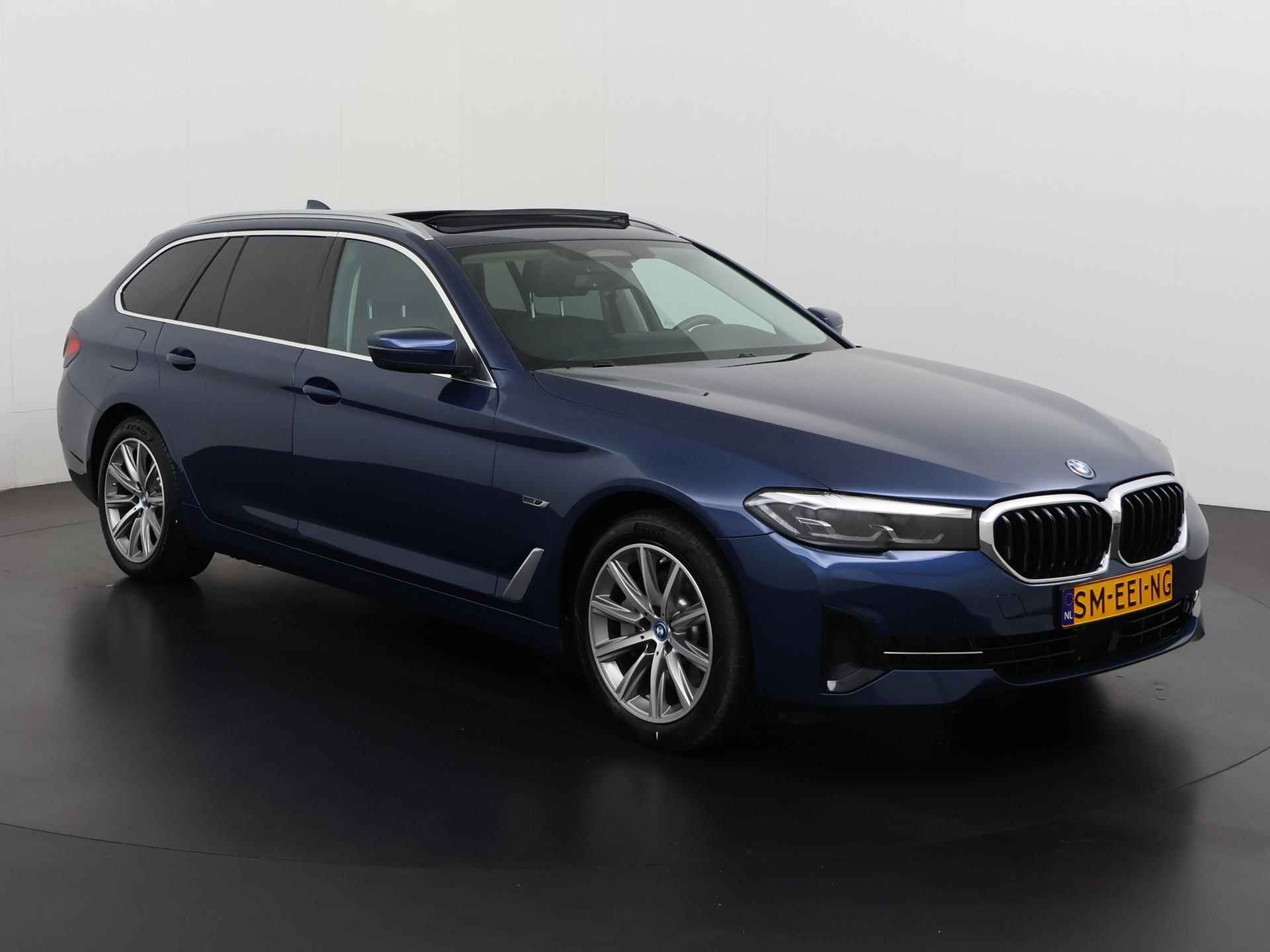 BMW 5-serie Touring 530e xDrive High Executive | Panoramadak | Trekhaak | Zondag Open! - 30/53